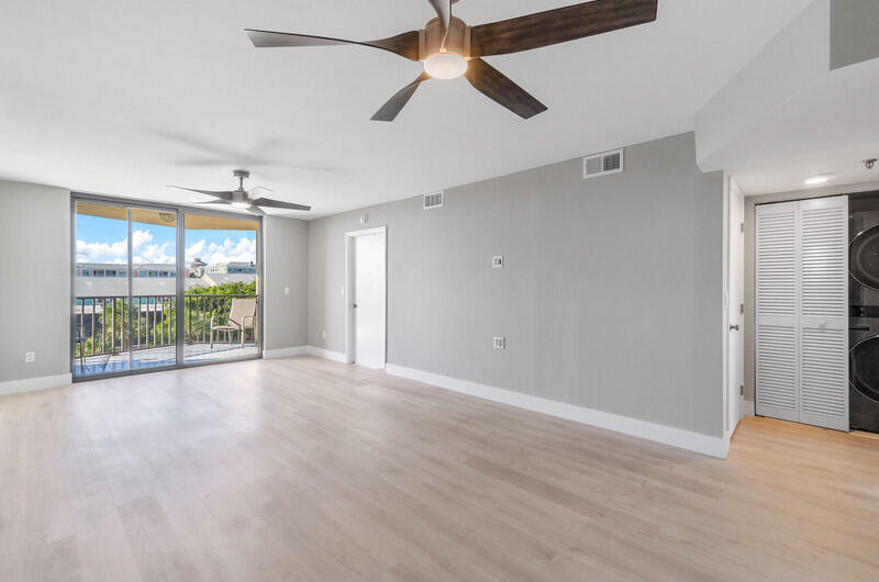 896 N Federal Highway 526