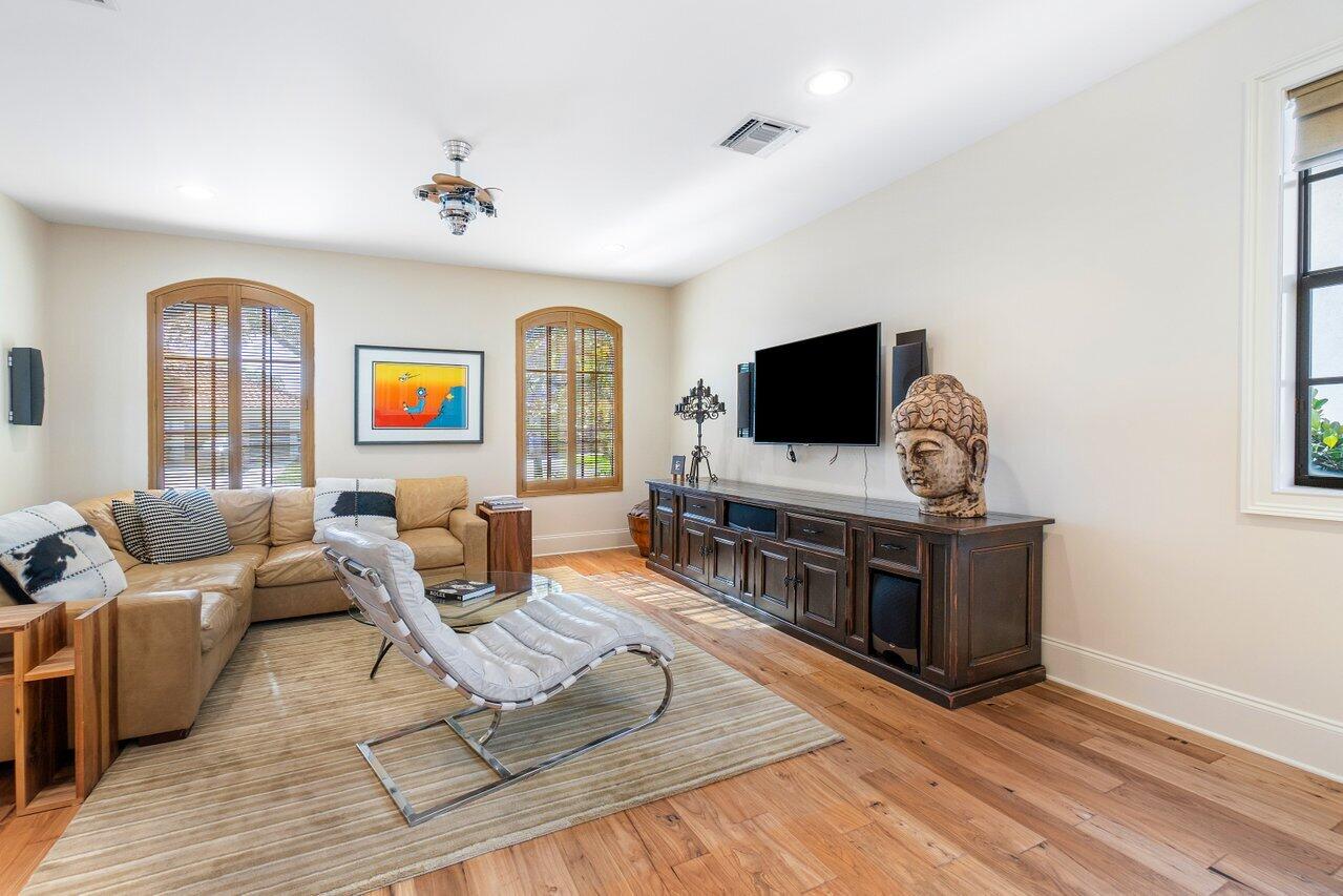 5734 Paddington Way