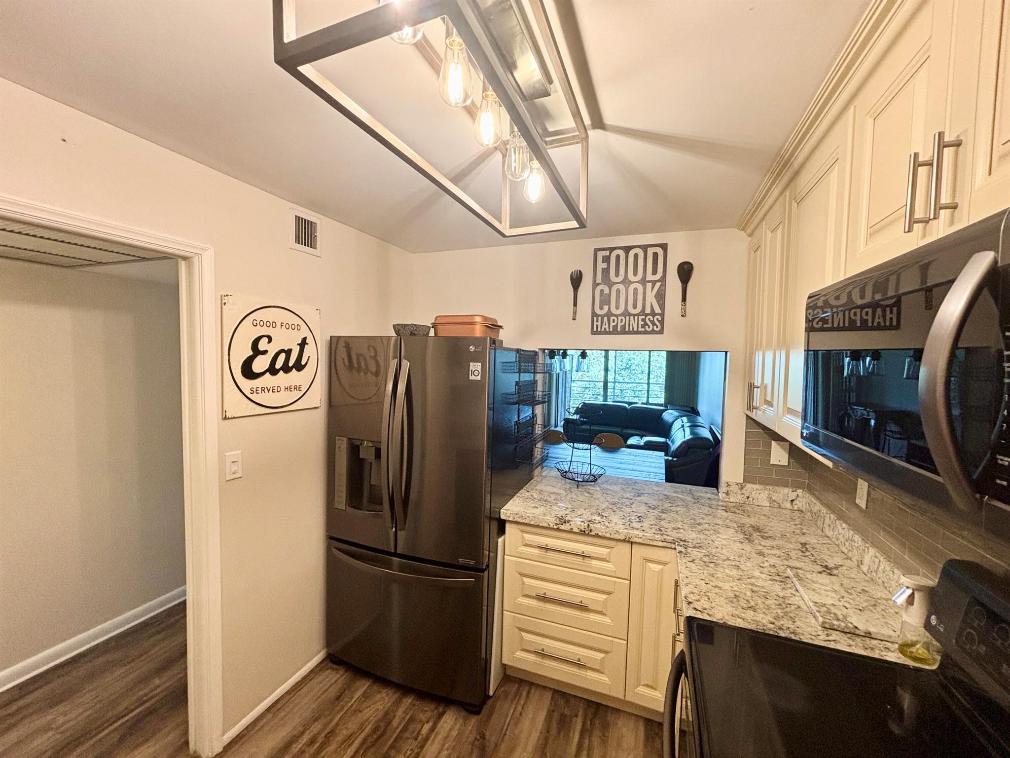 9410 Tangerine Pl 403