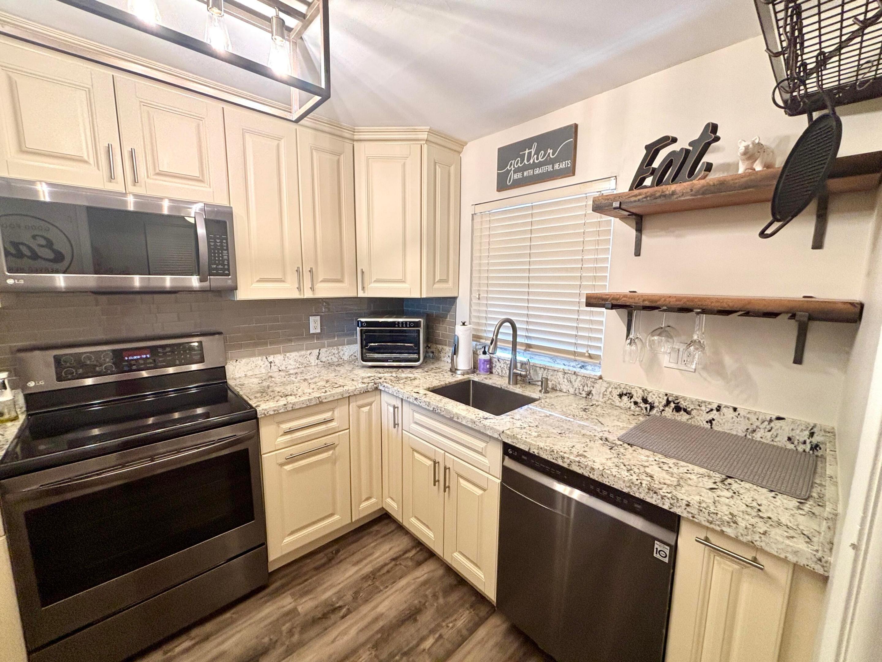 9410 Tangerine Pl 403