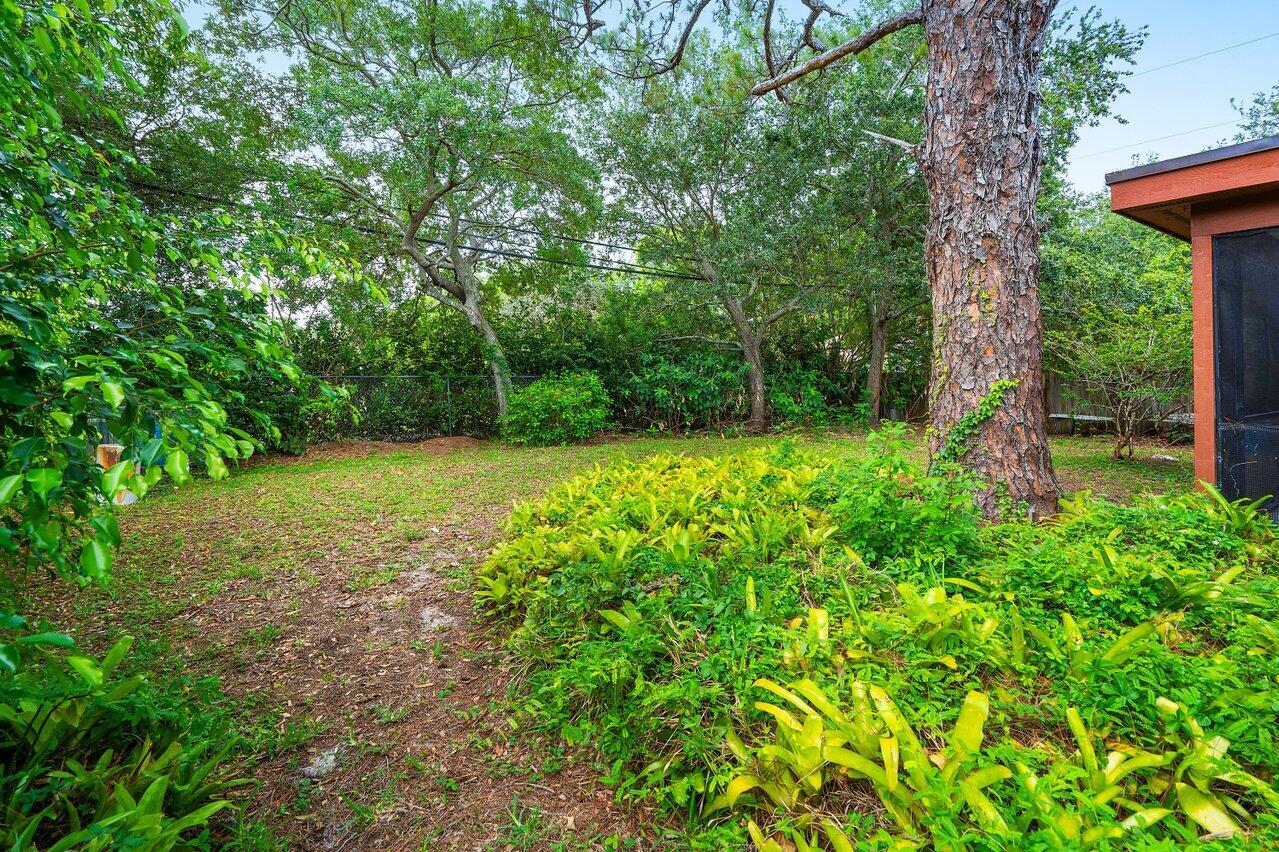 4744 Dolphin Drive