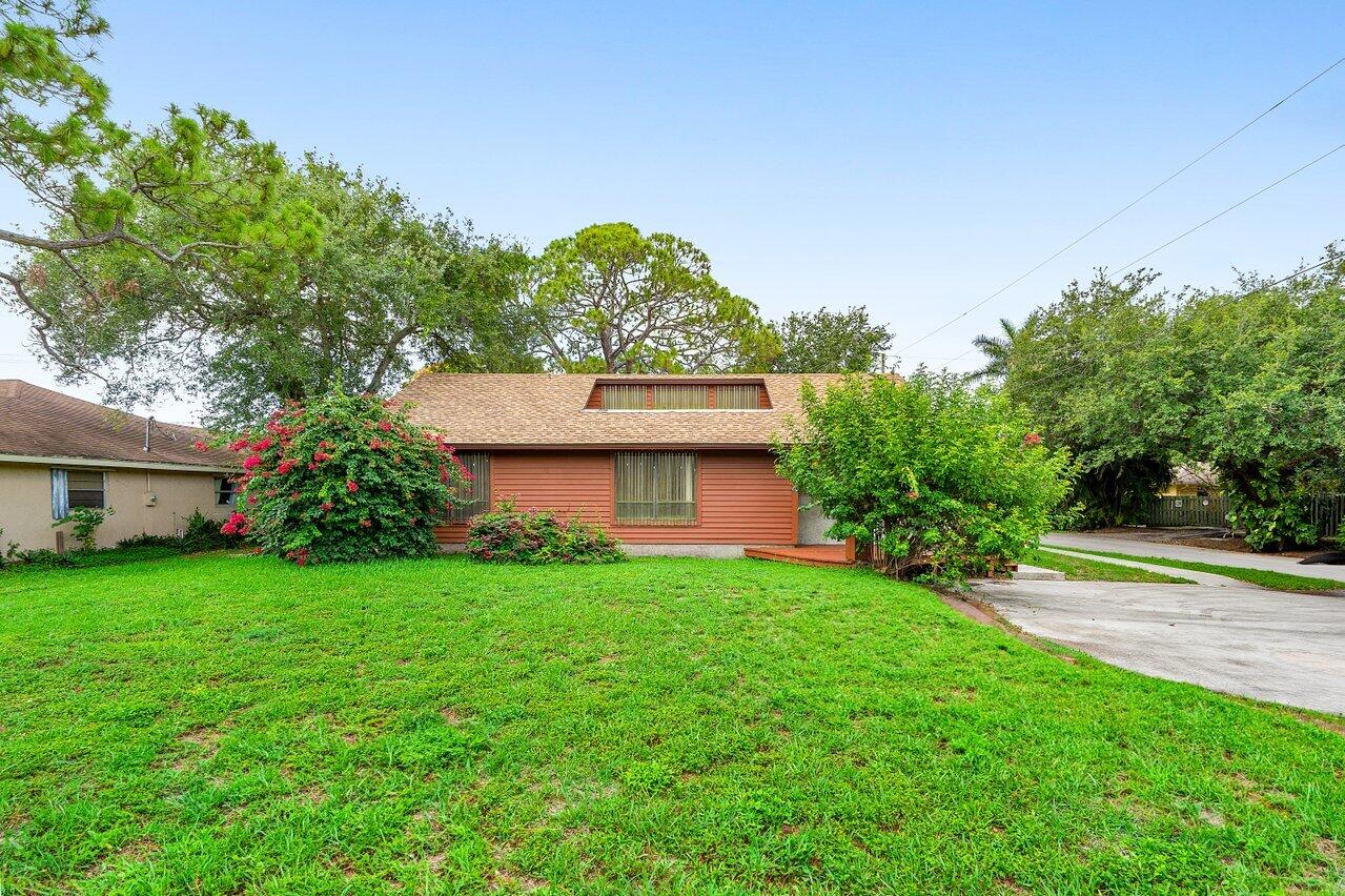 4744 Dolphin Drive