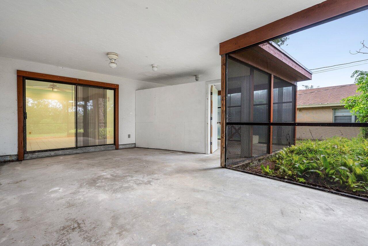 4744 Dolphin Drive