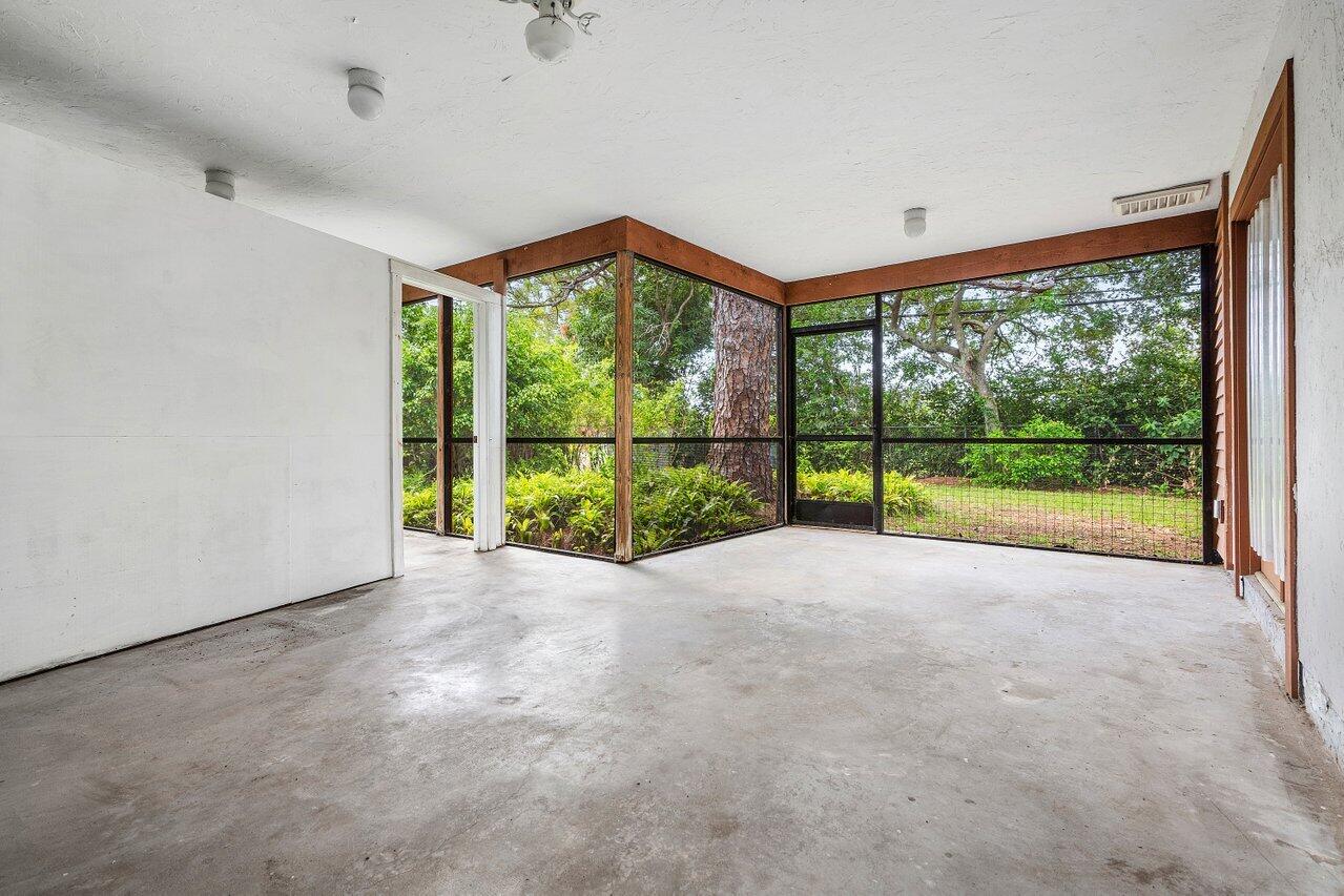 4744 Dolphin Drive
