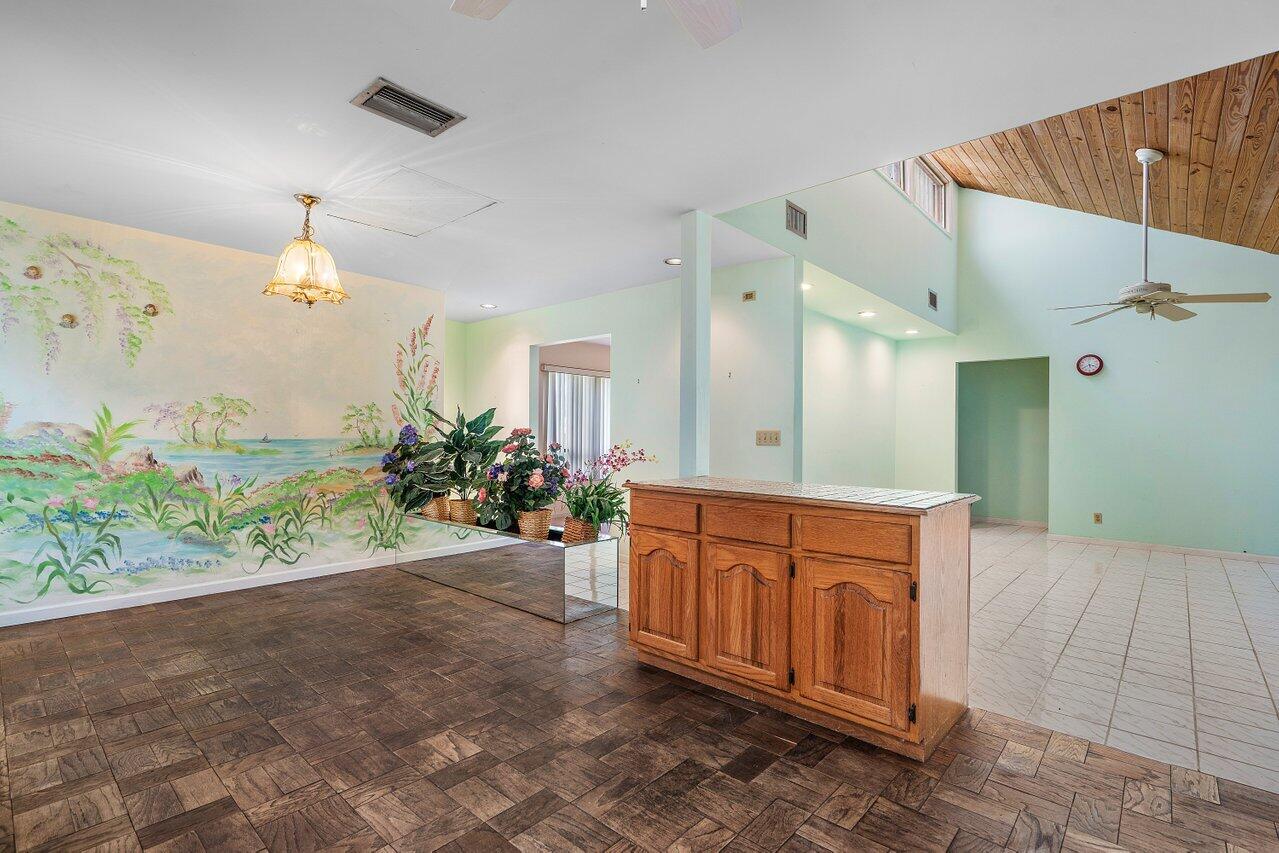 4744 Dolphin Drive