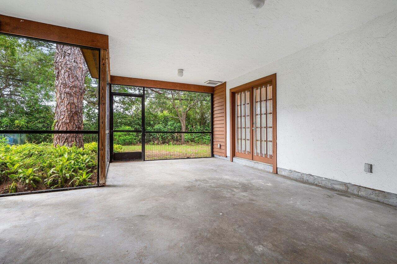 4744 Dolphin Drive