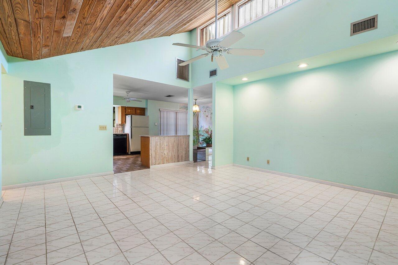 4744 Dolphin Drive