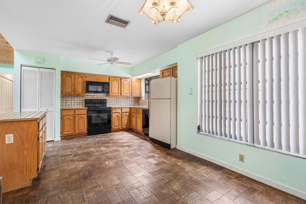 4744 Dolphin Drive