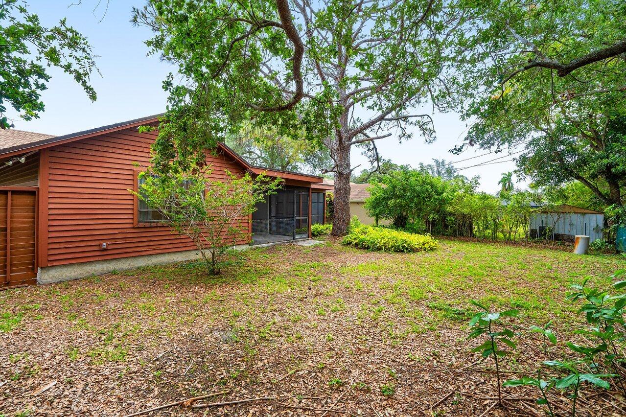 4744 Dolphin Drive