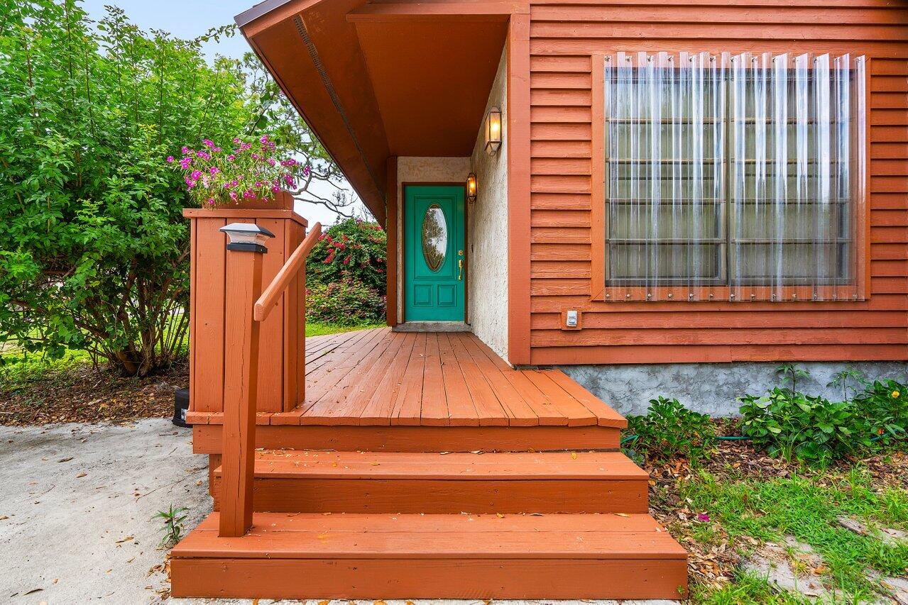 4744 Dolphin Drive