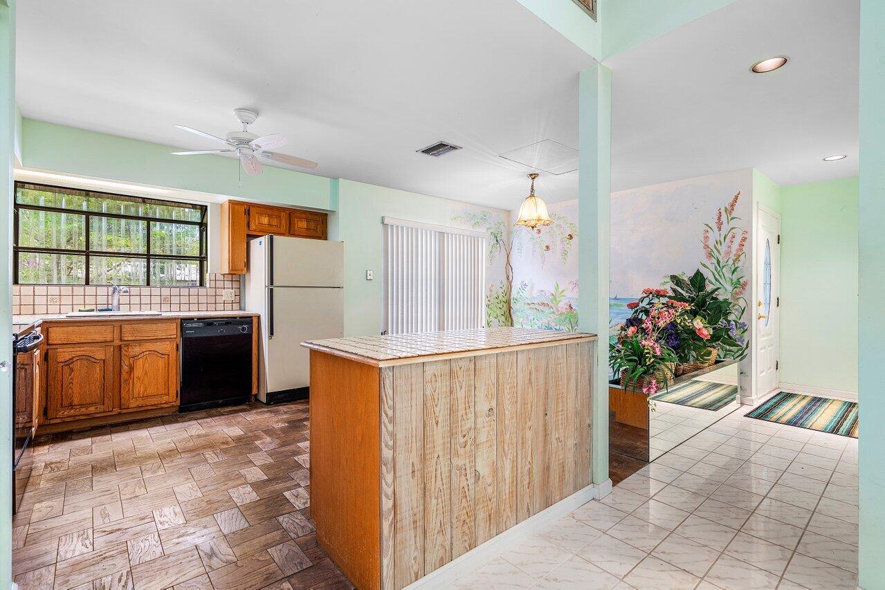 4744 Dolphin Drive