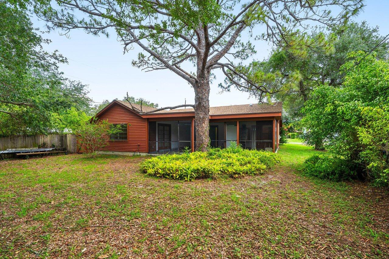 4744 Dolphin Drive