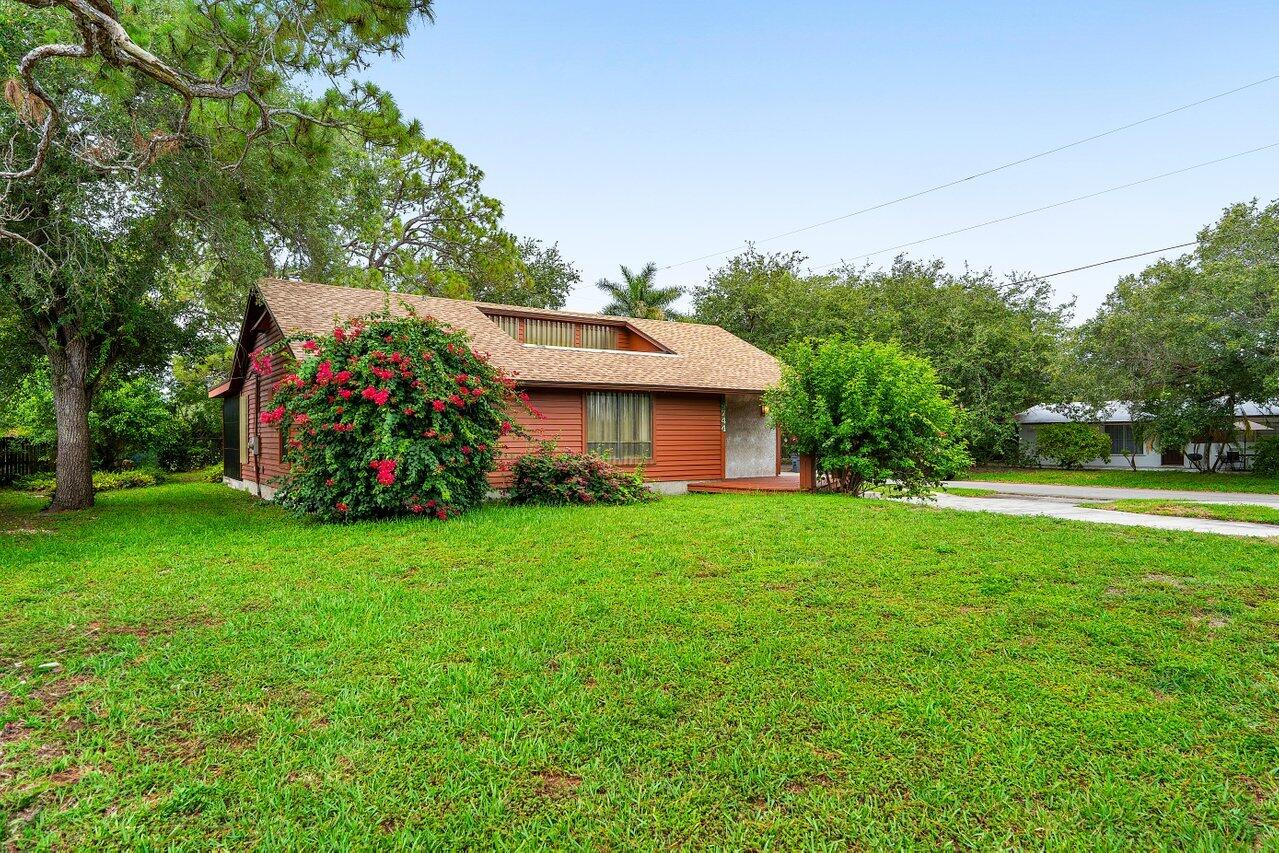 4744 Dolphin Drive