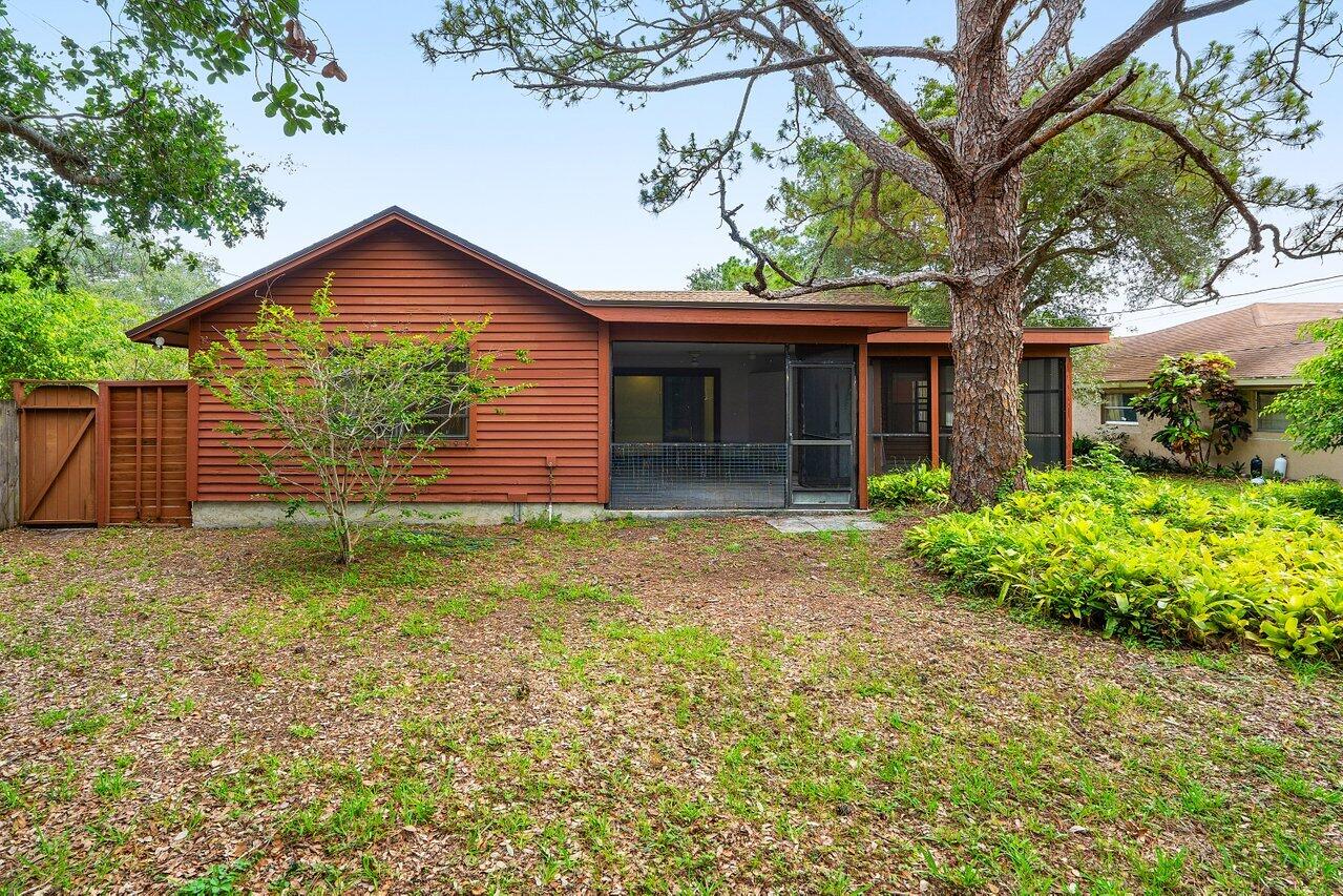4744 Dolphin Drive