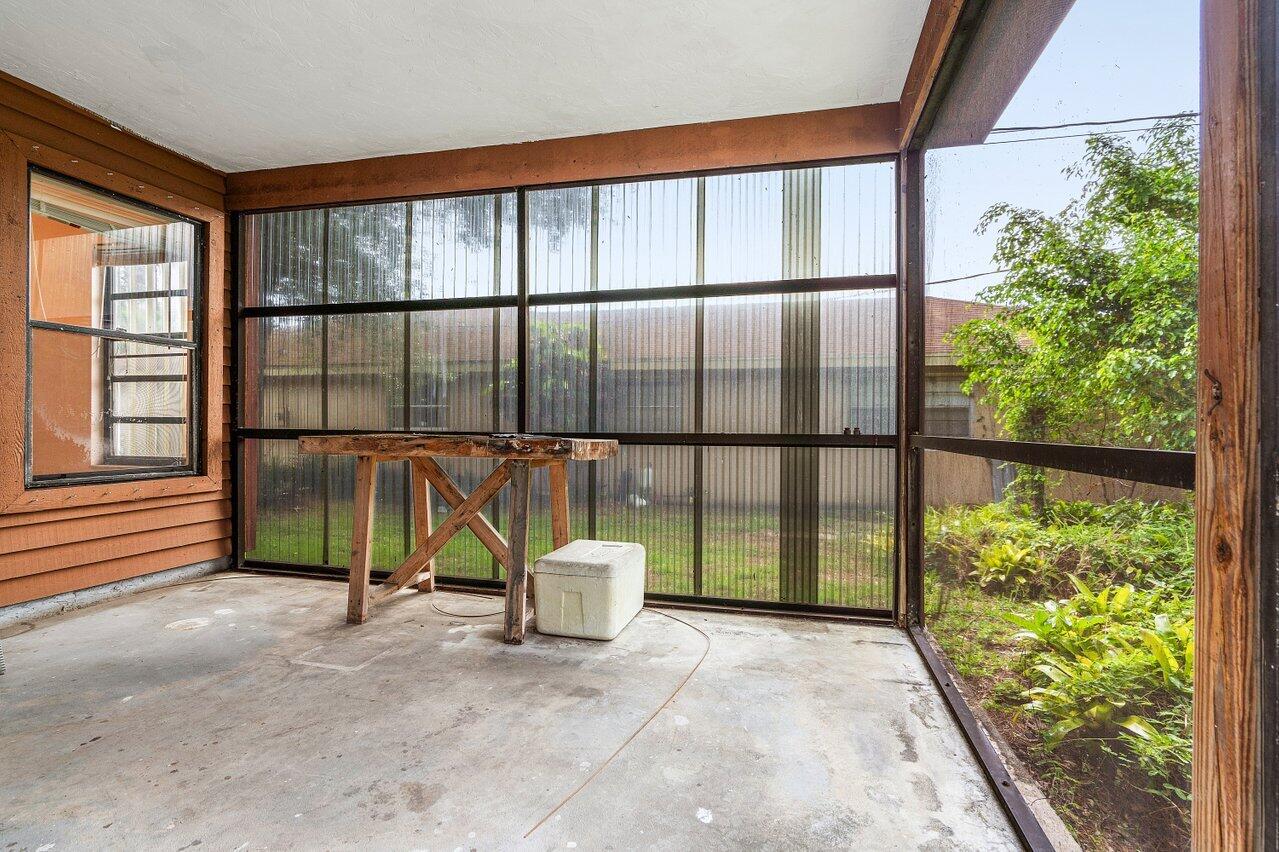 4744 Dolphin Drive
