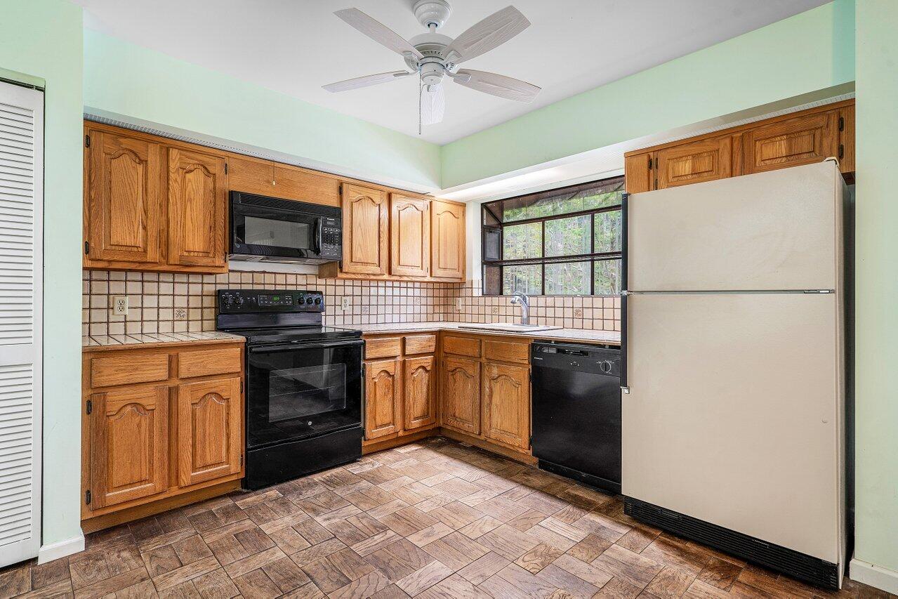4744 Dolphin Drive