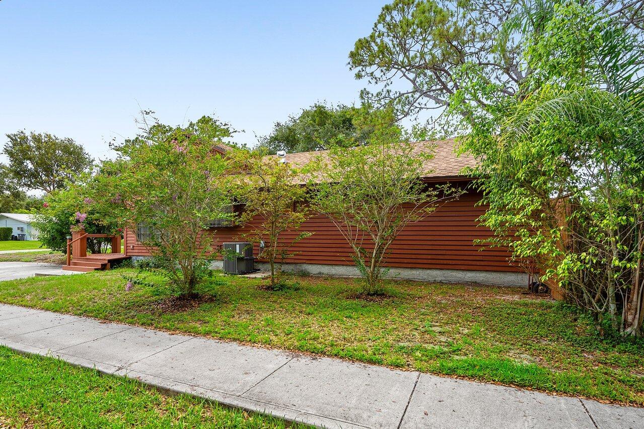 4744 Dolphin Drive