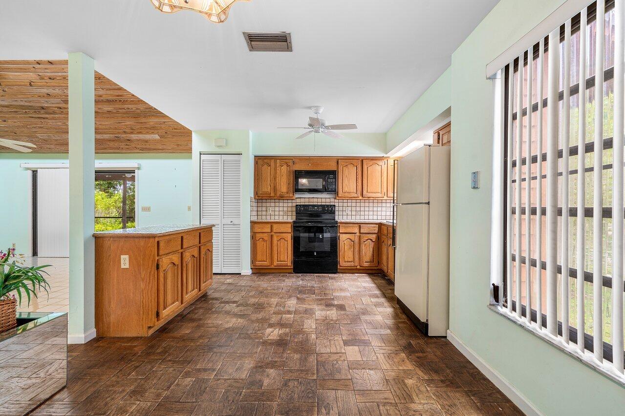 4744 Dolphin Drive