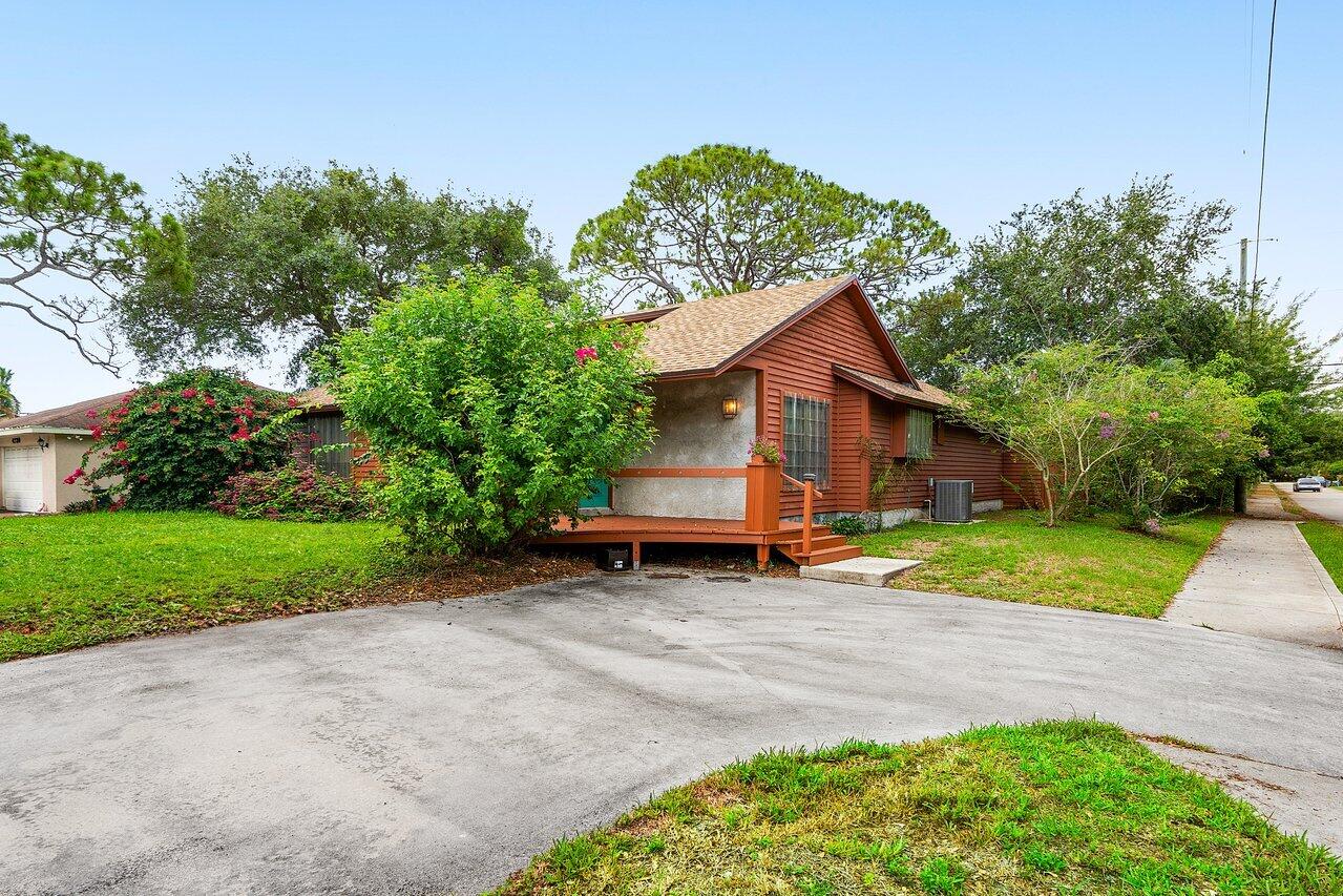 4744 Dolphin Drive