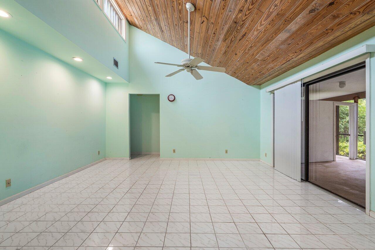 4744 Dolphin Drive