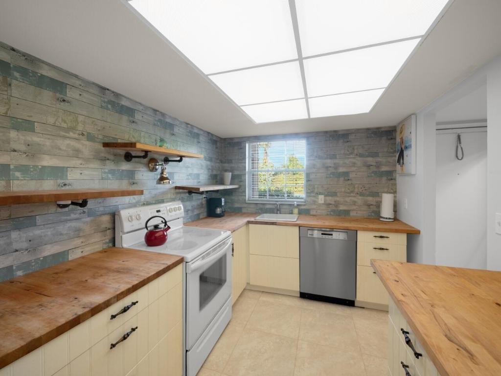 1262 N Sugar Sands Boulevard 127