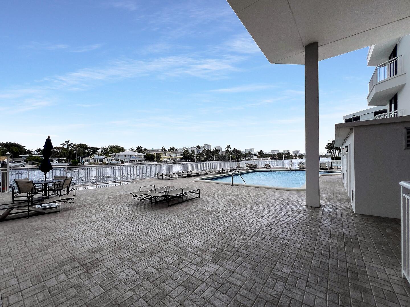 3100 NE 48th Street Ph10