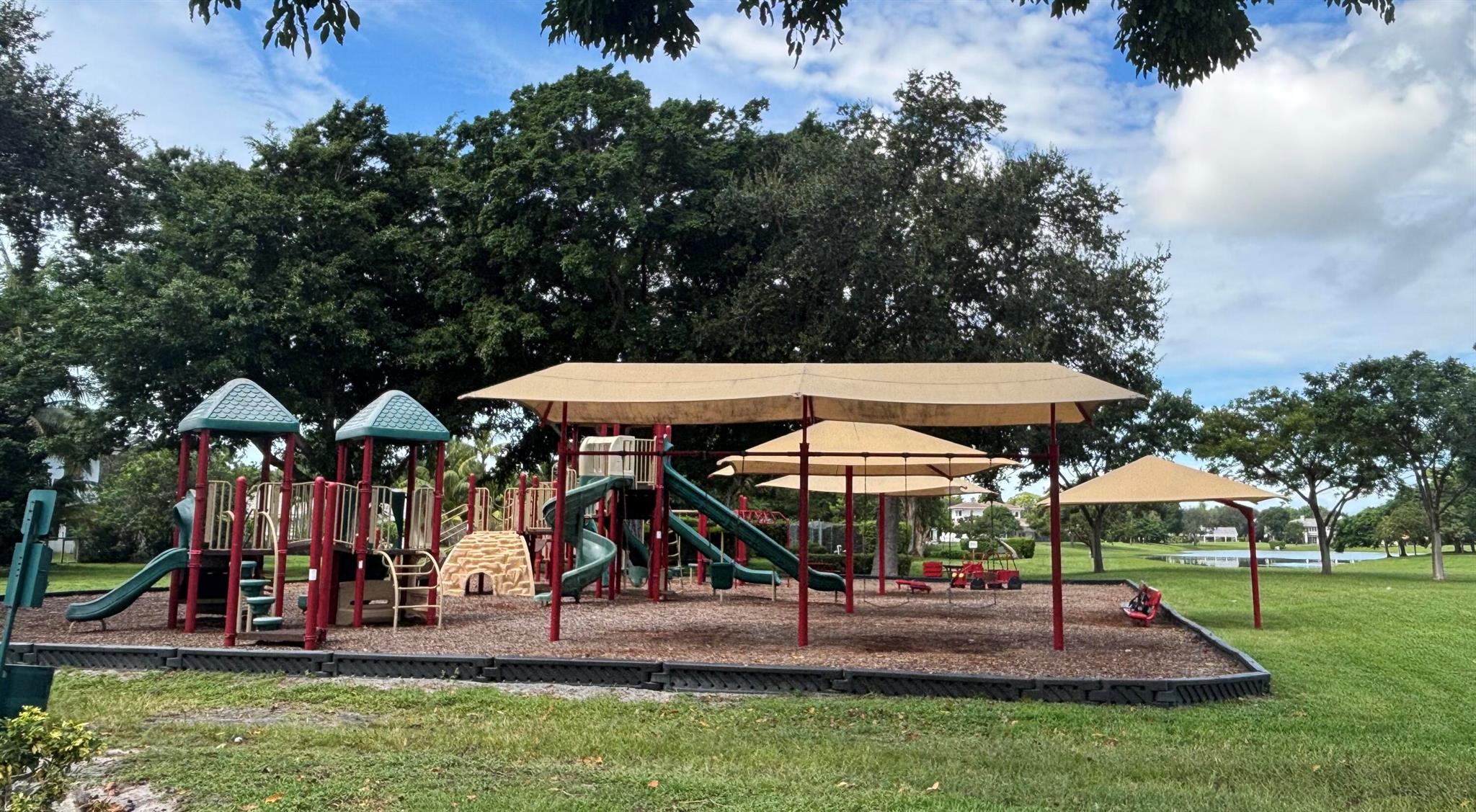 2932 Banyan Boulevard Circle NW