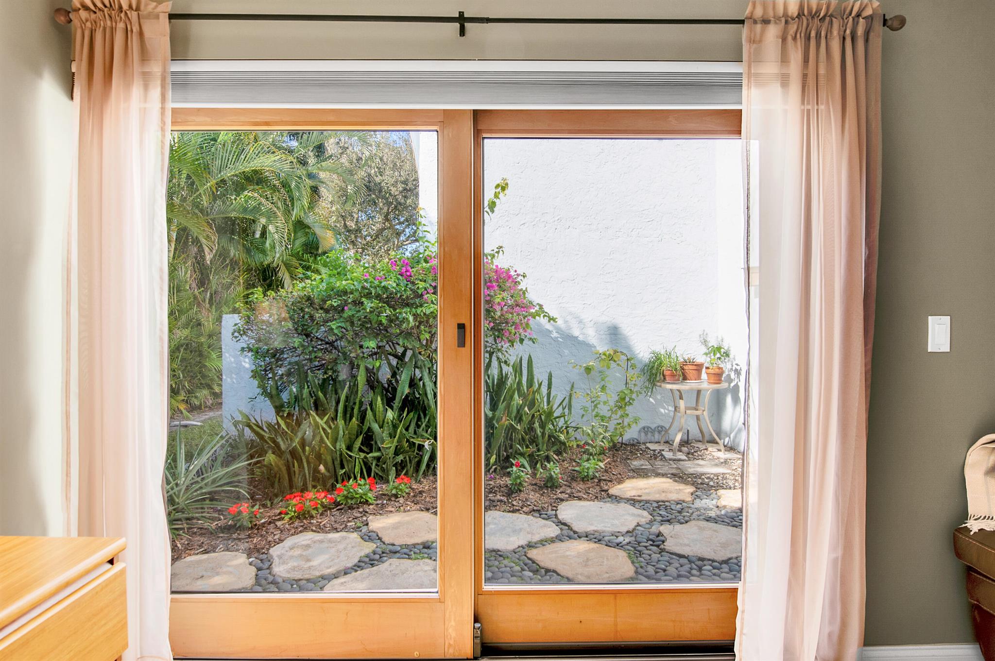 2932 Banyan Boulevard Circle NW