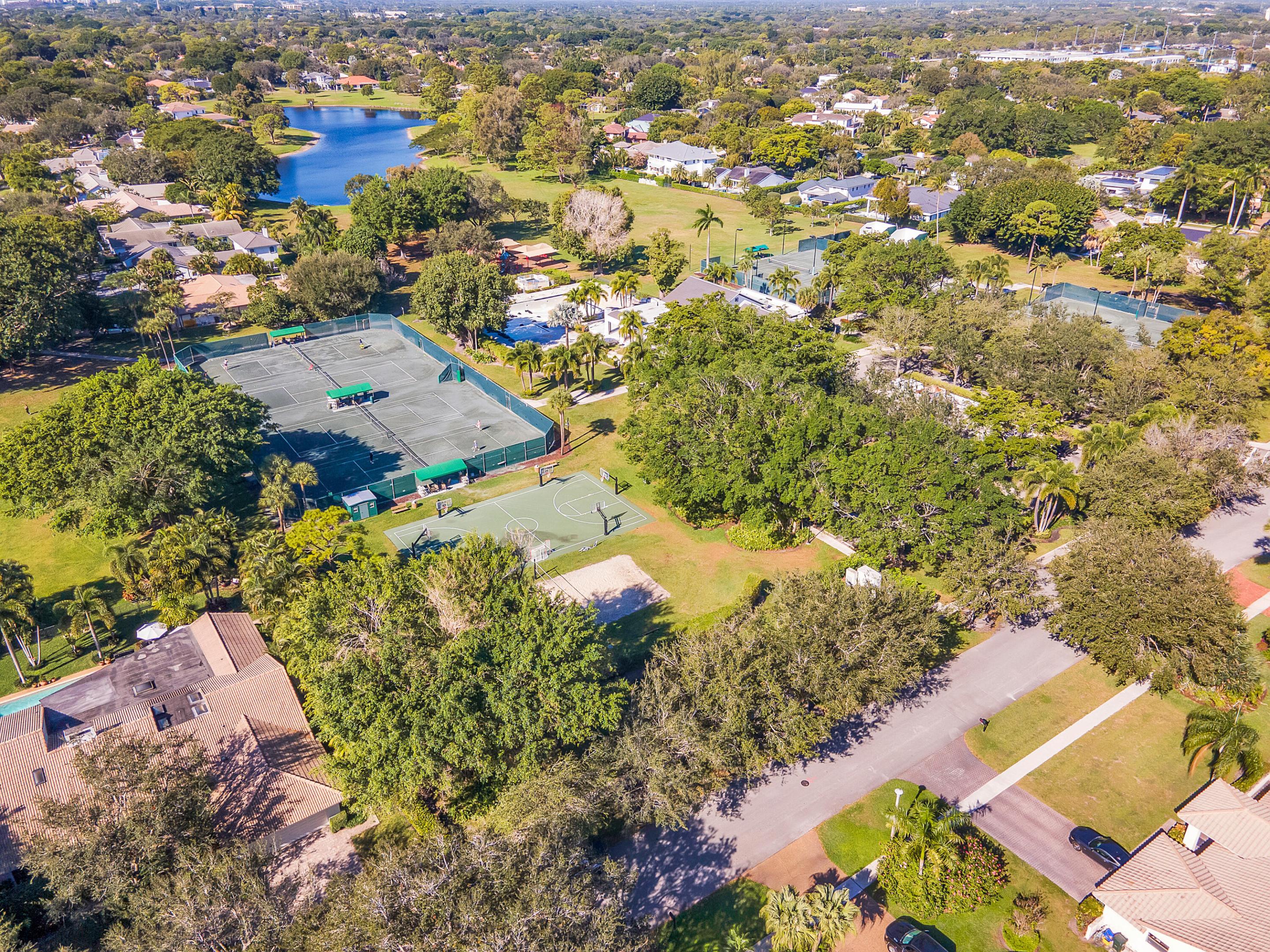 2932 Banyan Boulevard Circle NW