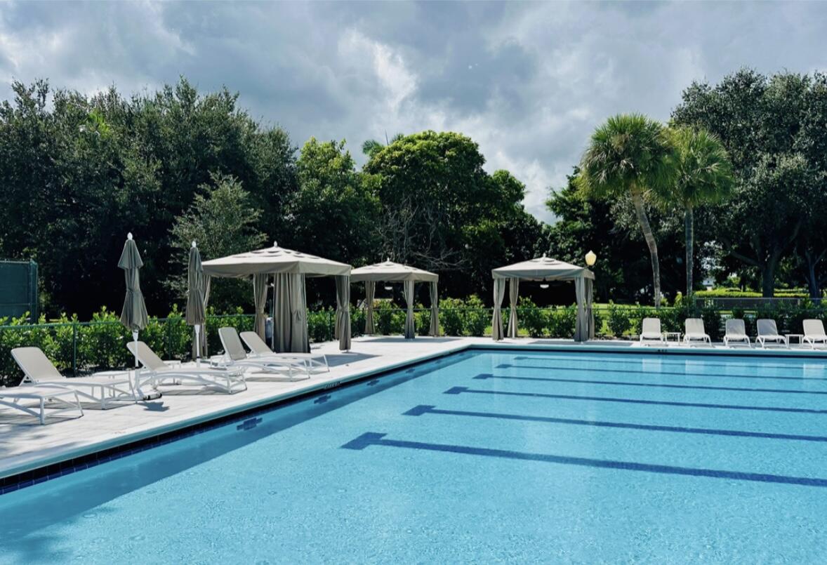 2932 Banyan Boulevard Circle NW