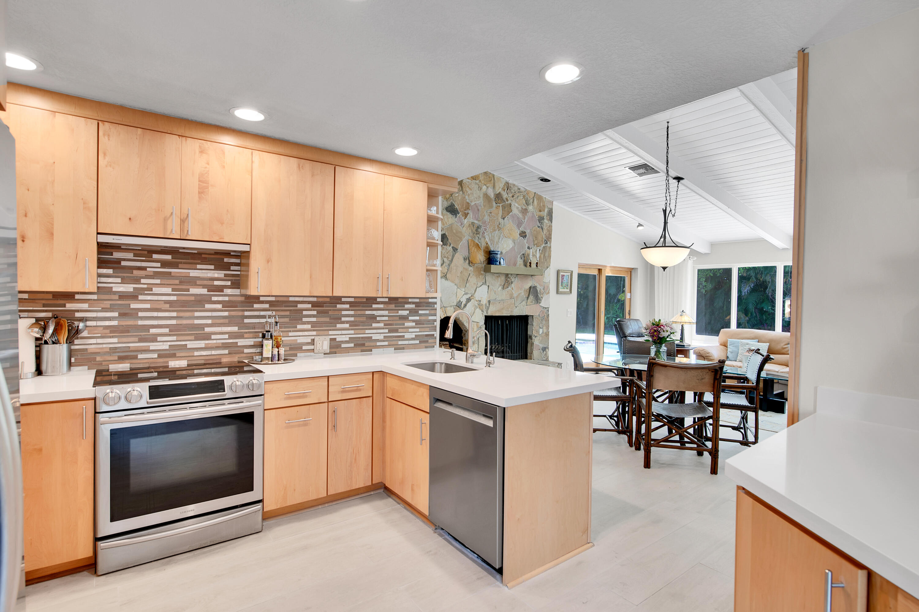 2932 Banyan Boulevard Circle NW