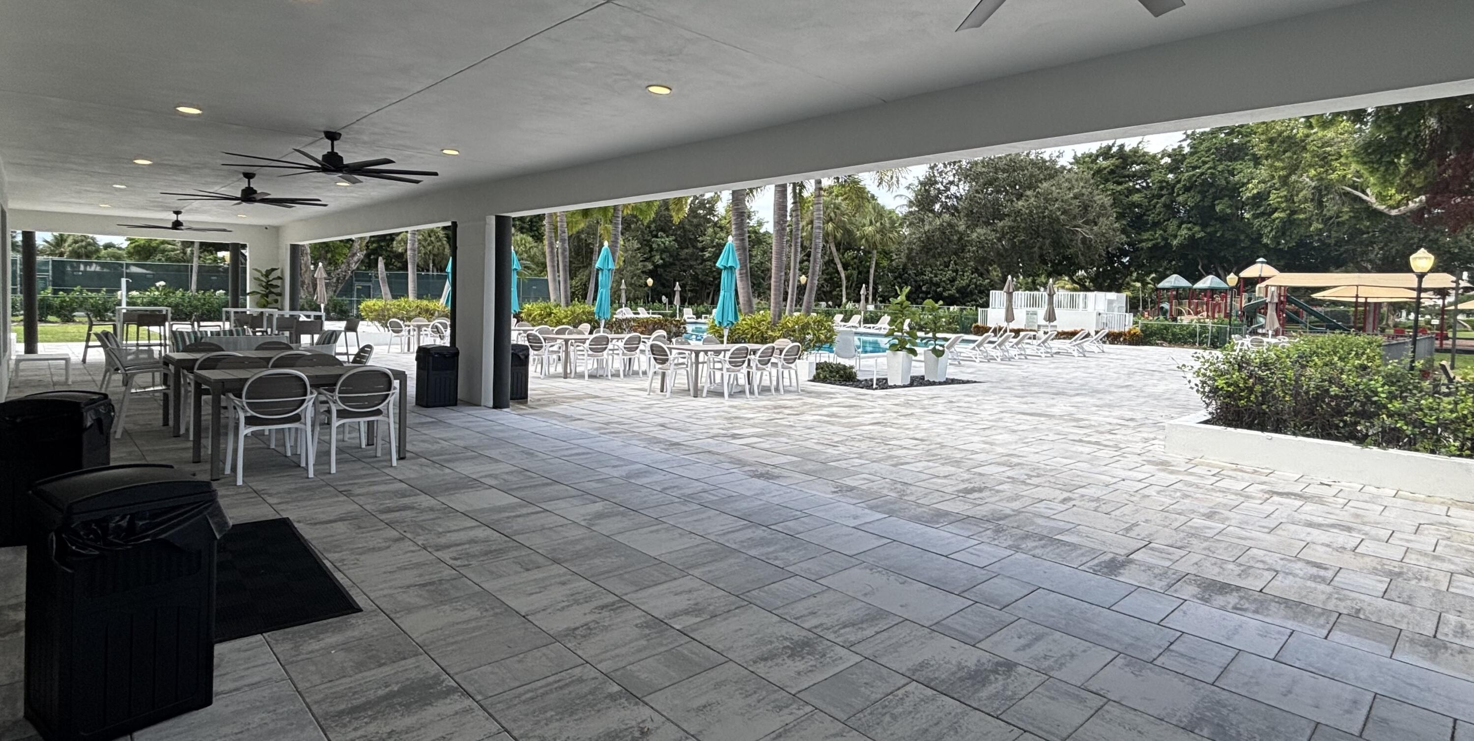 2932 Banyan Boulevard Circle NW