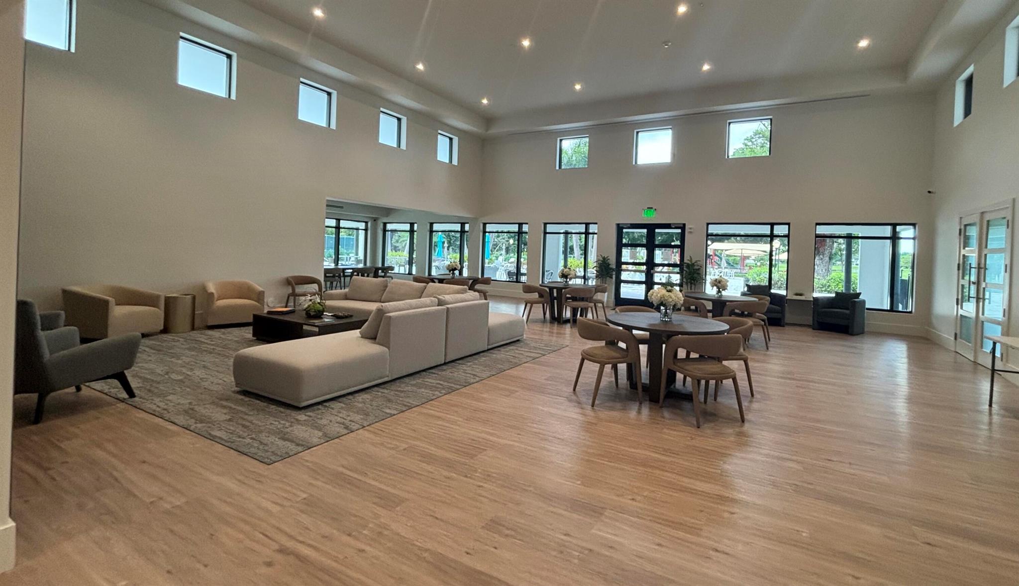 2932 Banyan Boulevard Circle NW