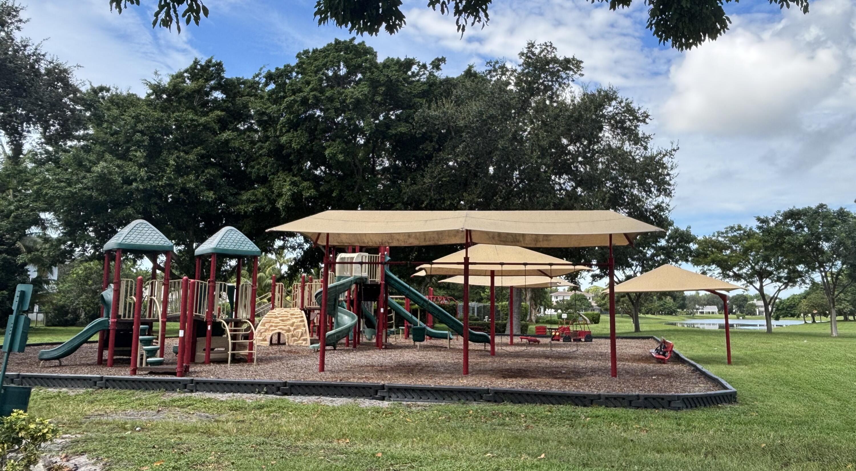 2932 Banyan Boulevard Circle NW