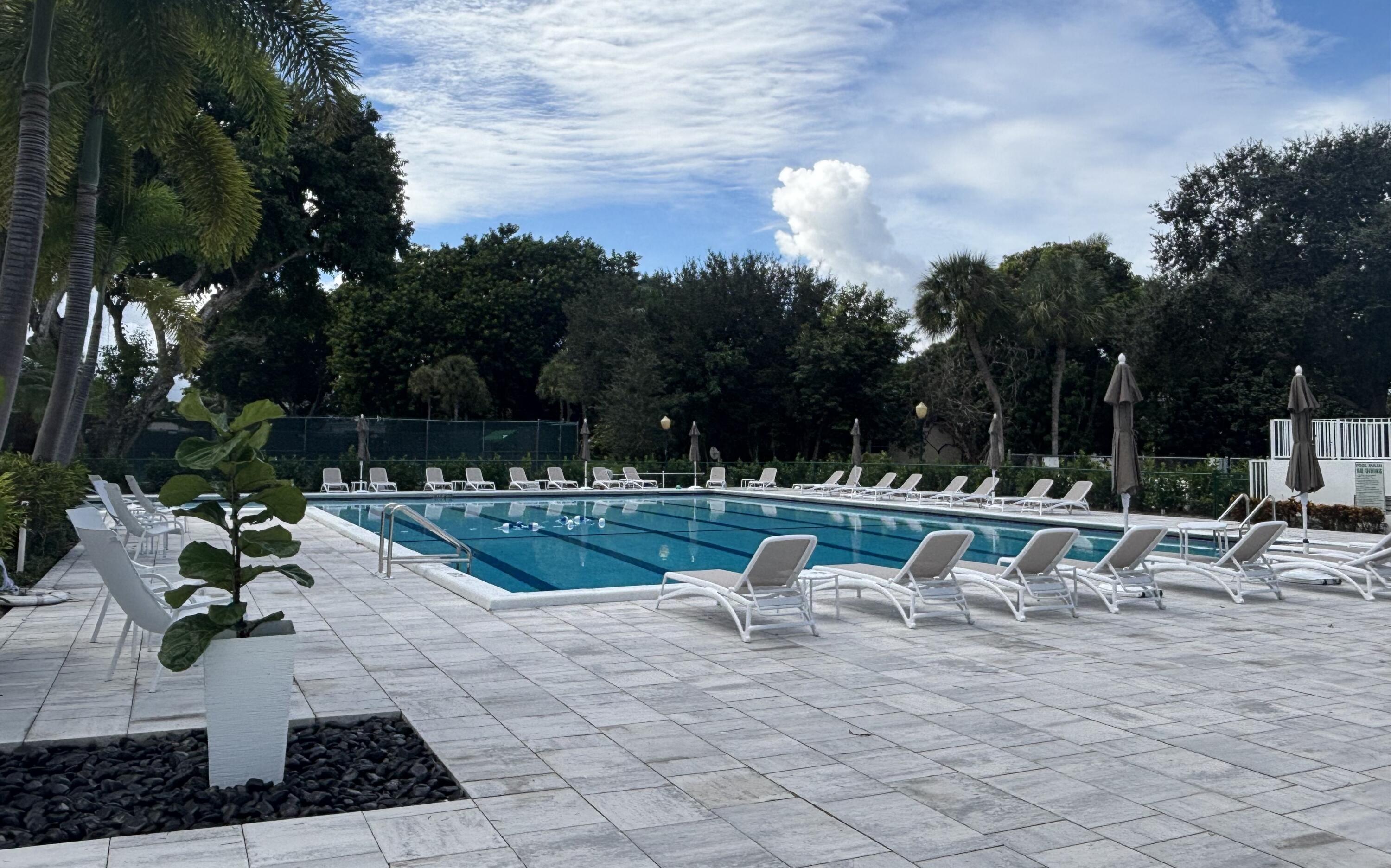 2932 Banyan Boulevard Circle NW