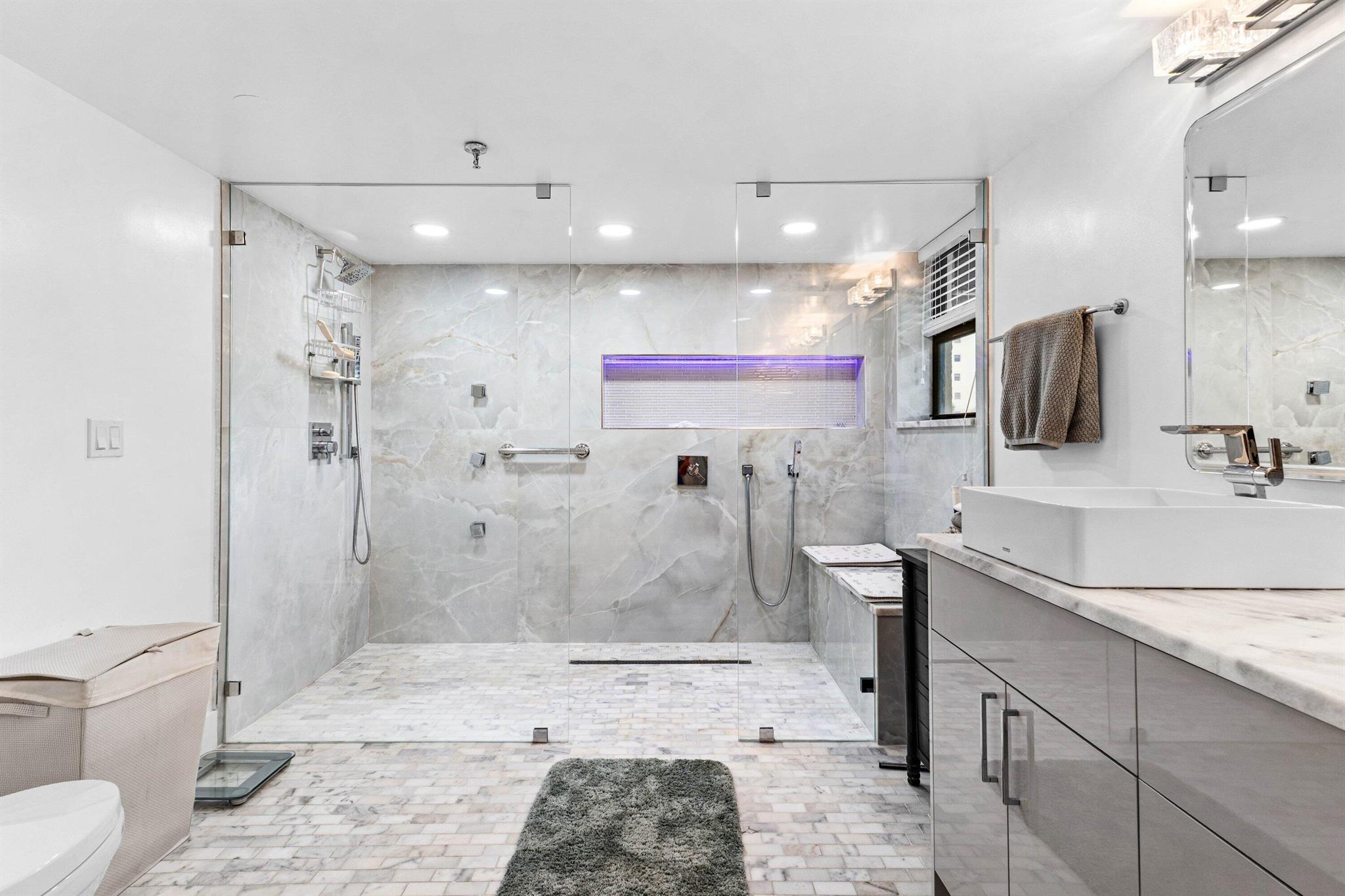 7572 Regency Lake Drive 301