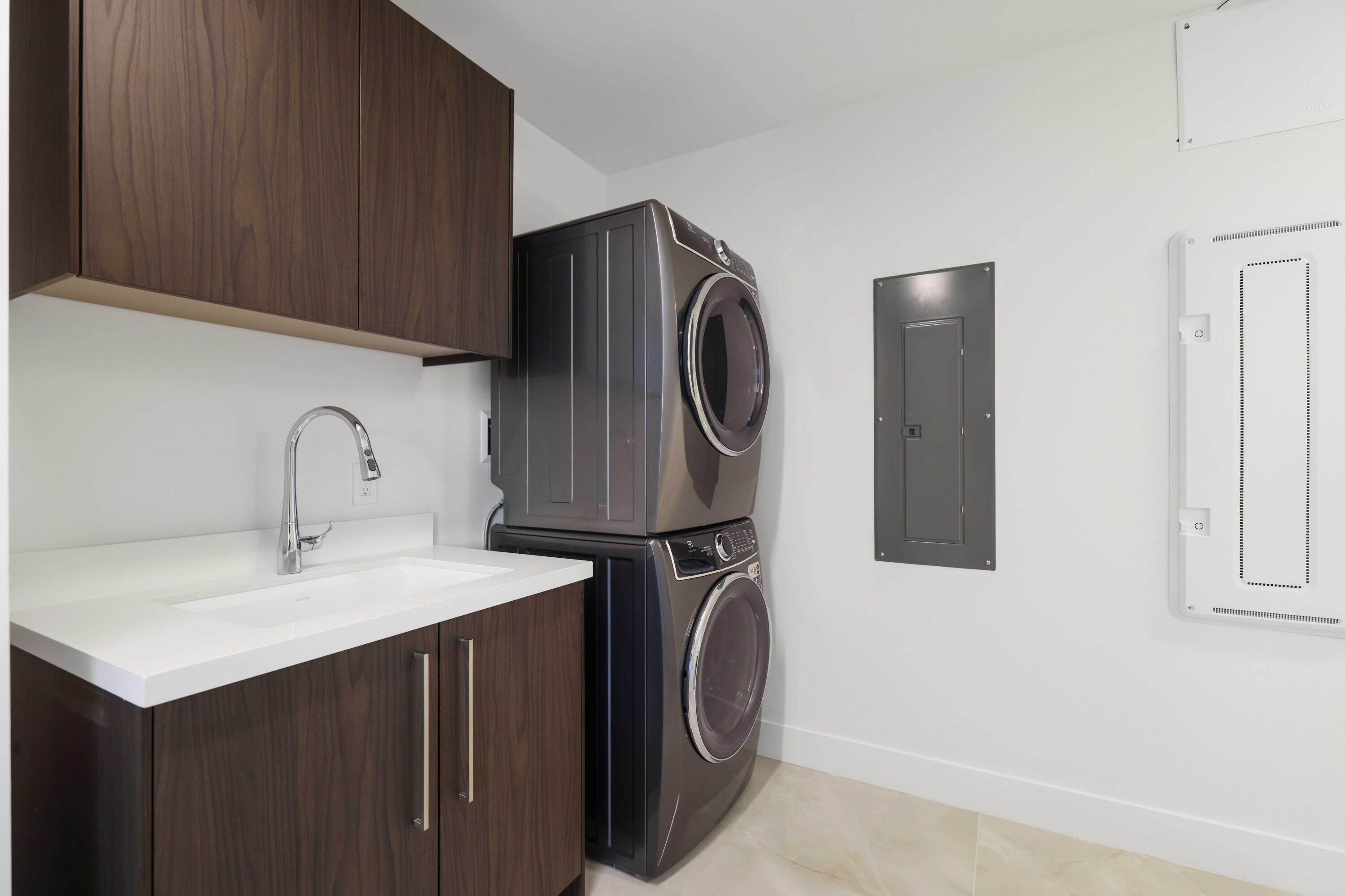 475 E Royal Palm Road 506