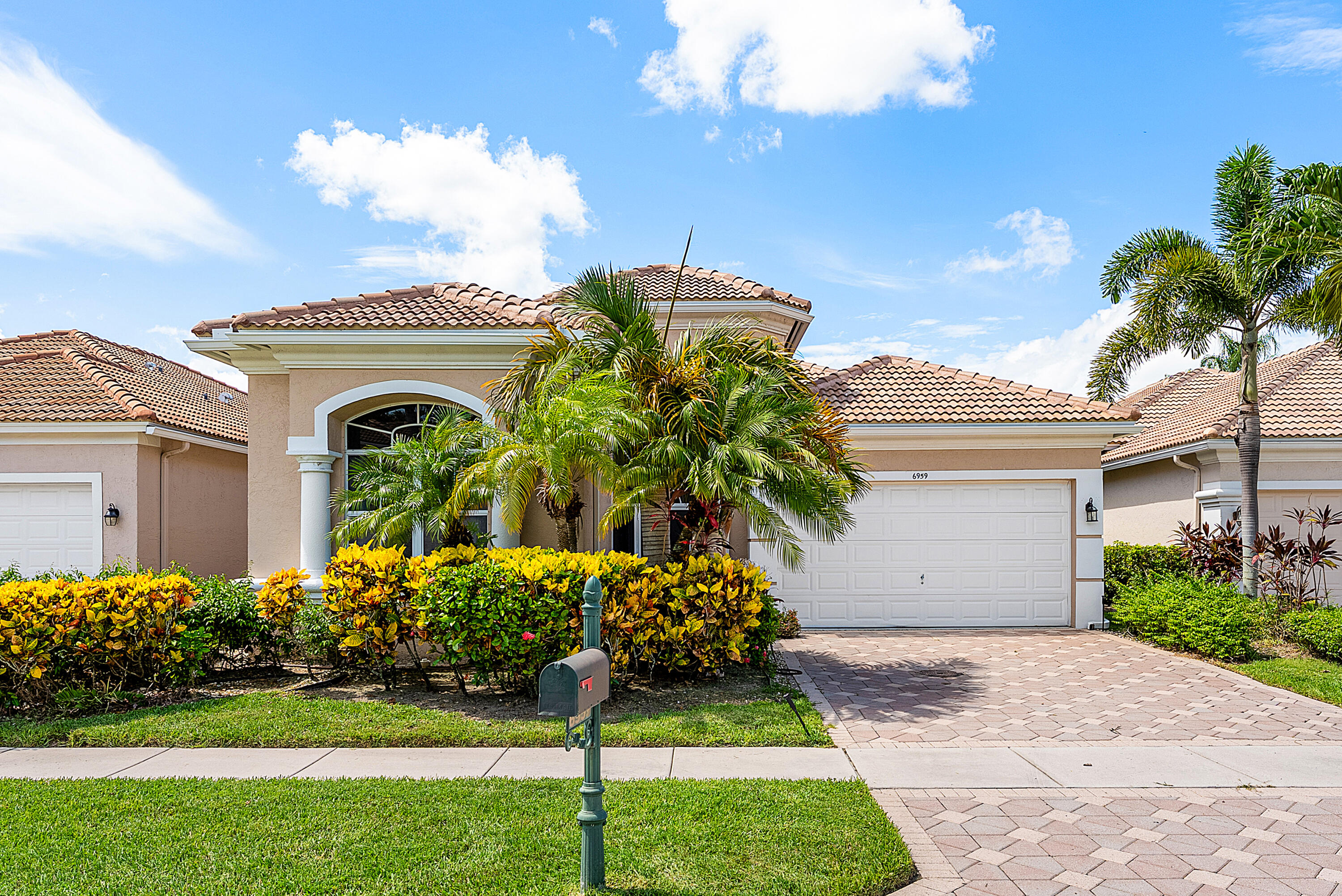 6959 Fairway Lakes Drive