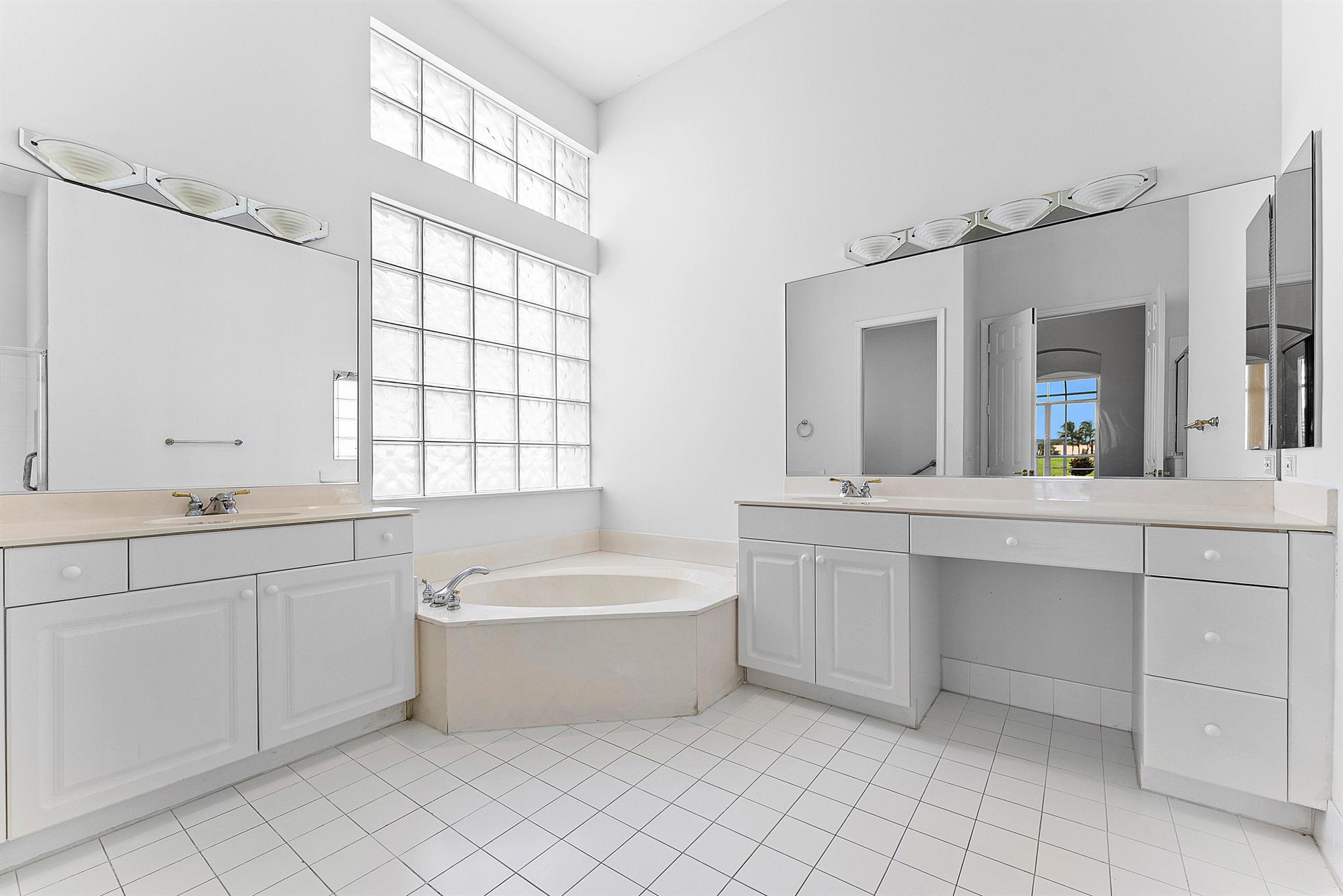 6959 Fairway Lakes Drive