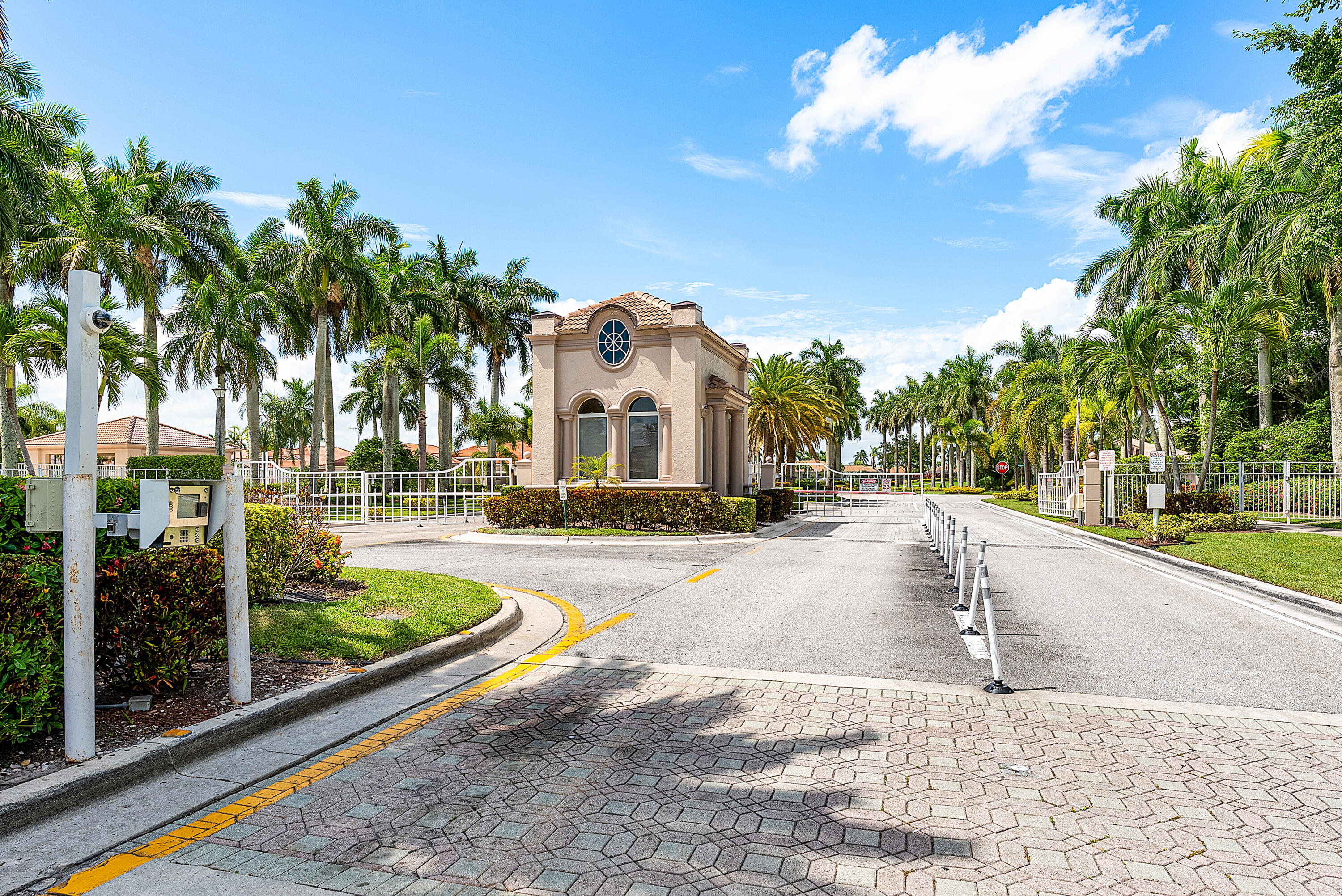 6959 Fairway Lakes Drive