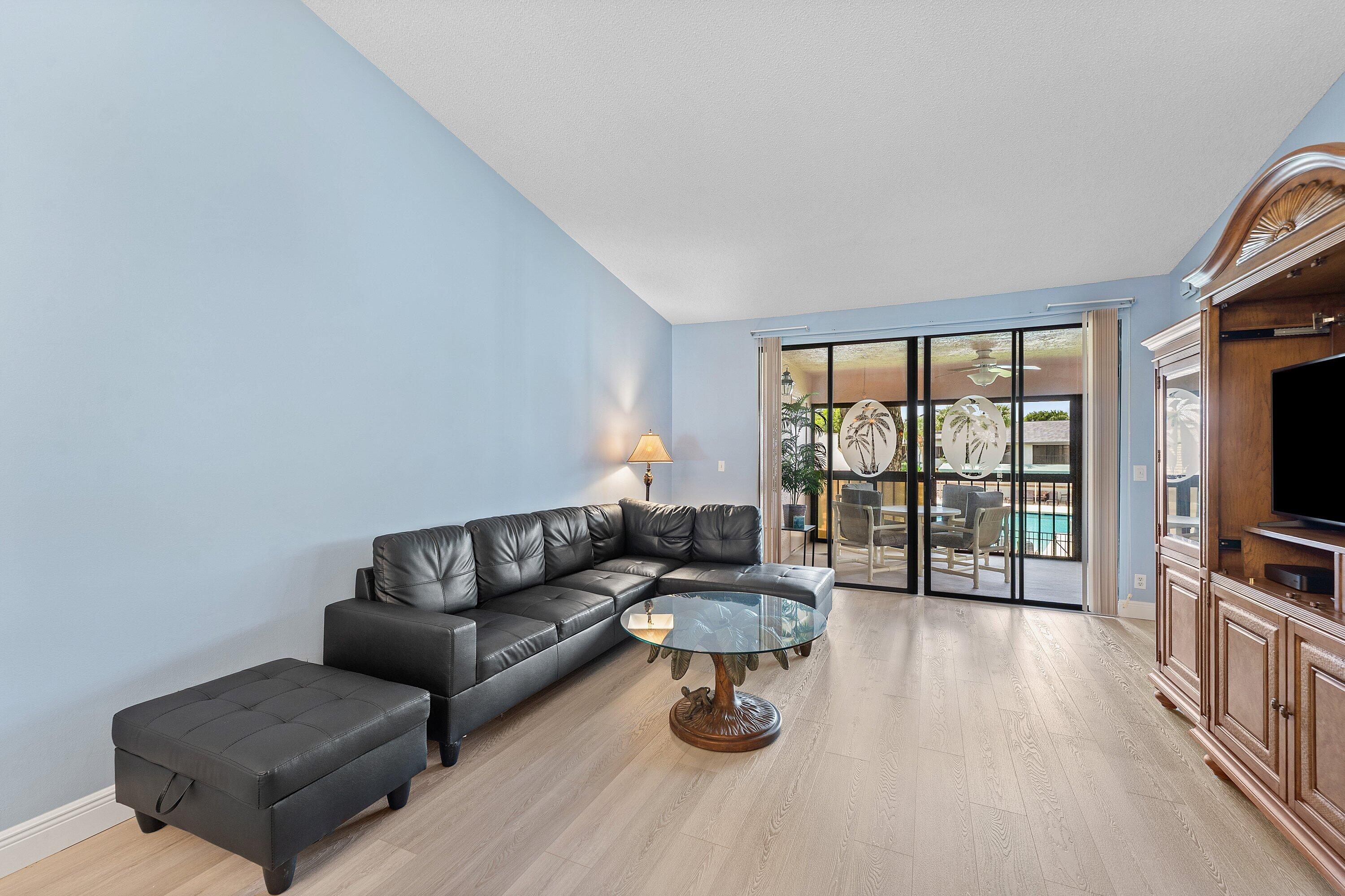 7465 N Glendevon Lane N 1207