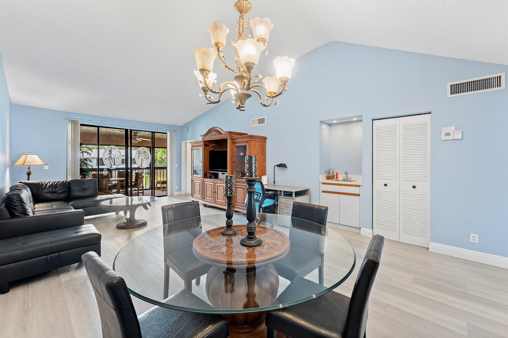 7465 N Glendevon Lane N 1207