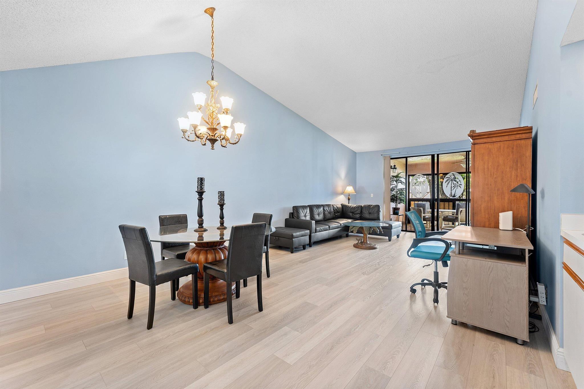 7465 N Glendevon Lane N 1207