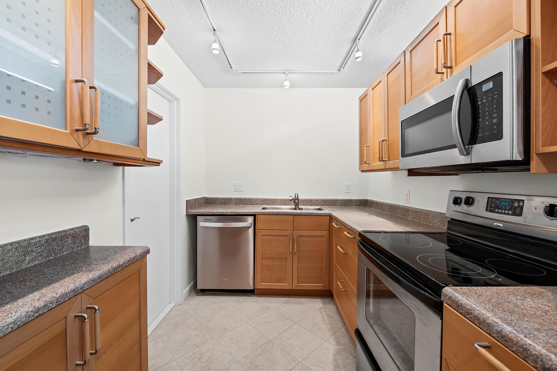 1505 N Riverside Drive 405