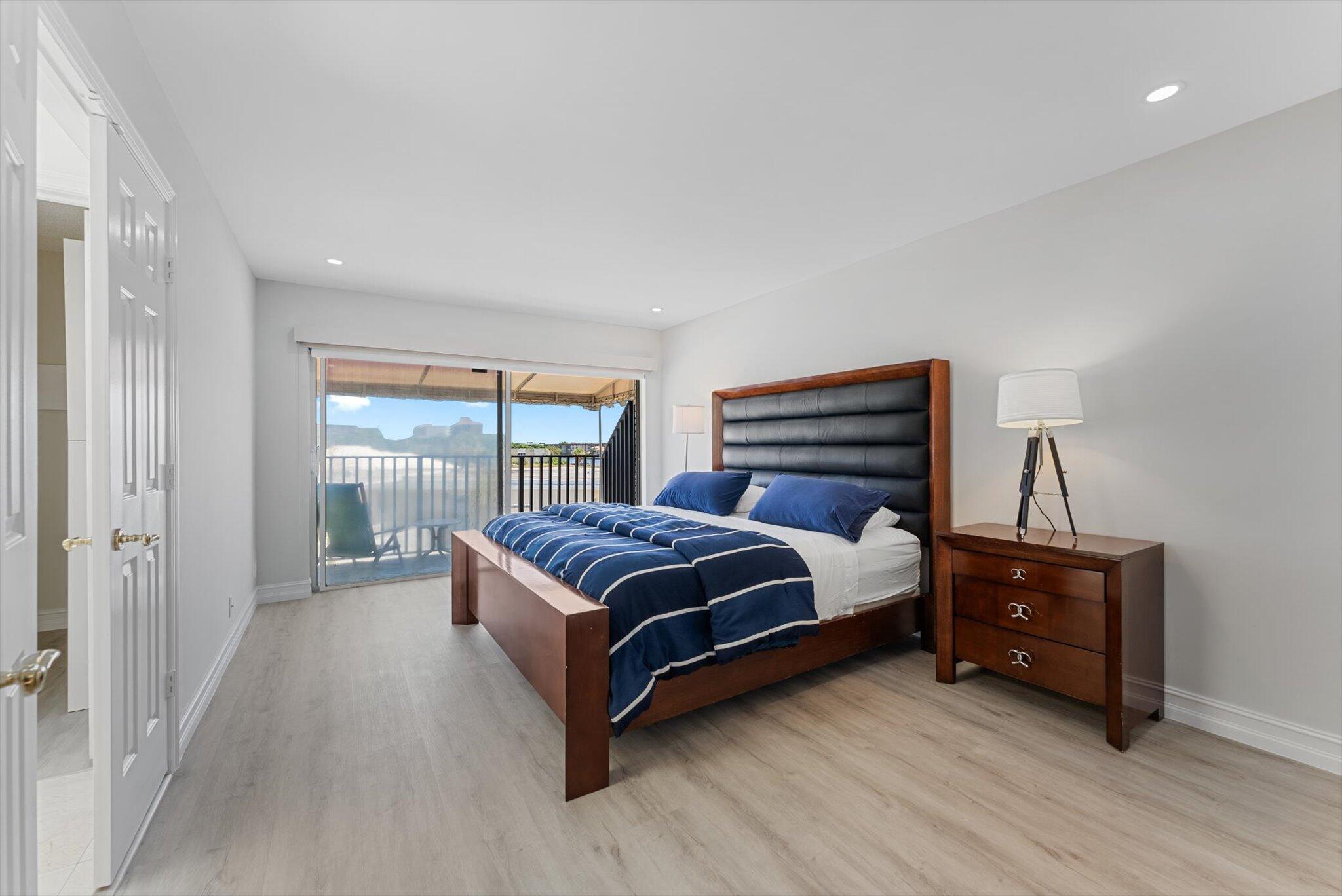 1194 Hillsboro Mile 31