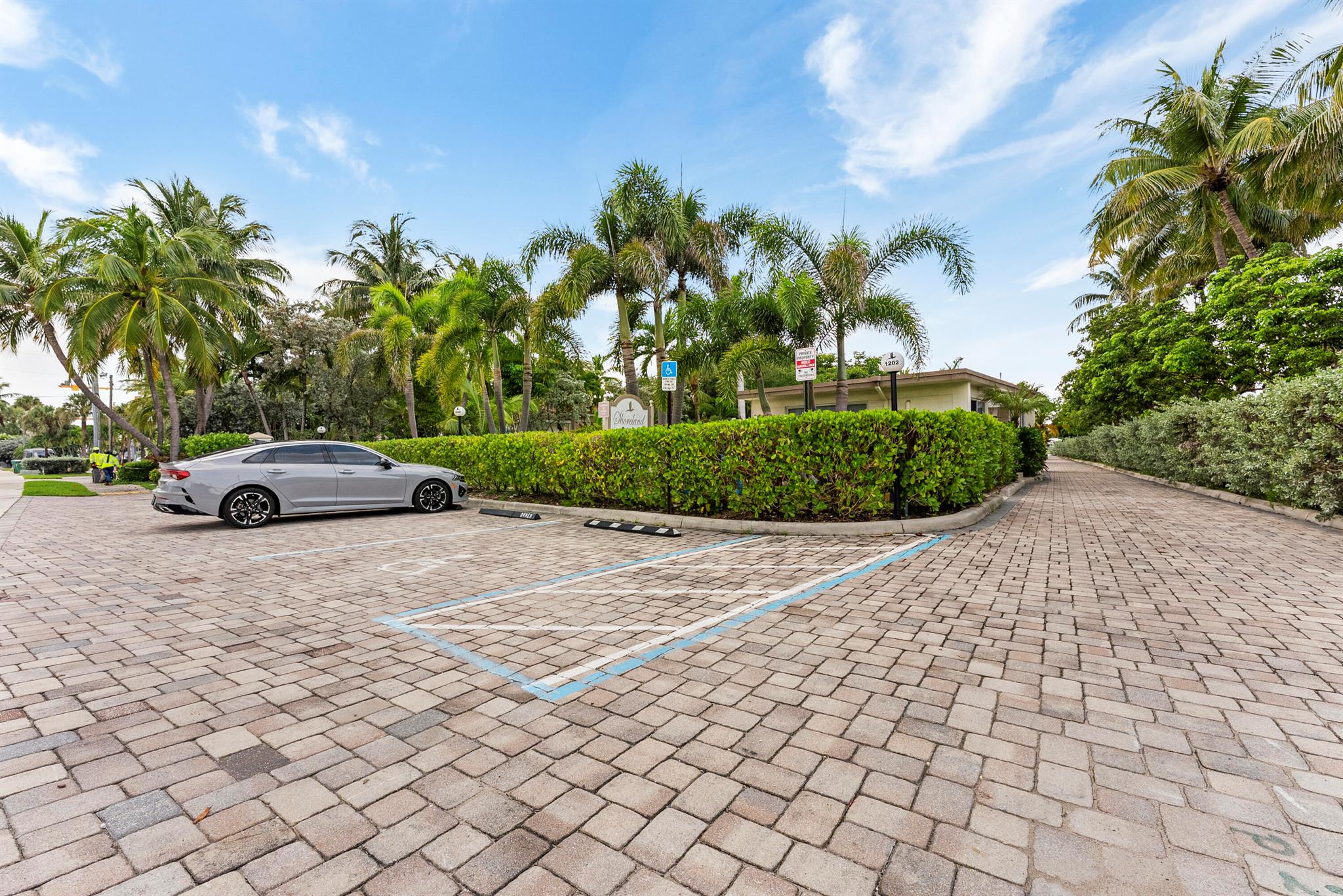 1202 Hillsboro Mile 2a