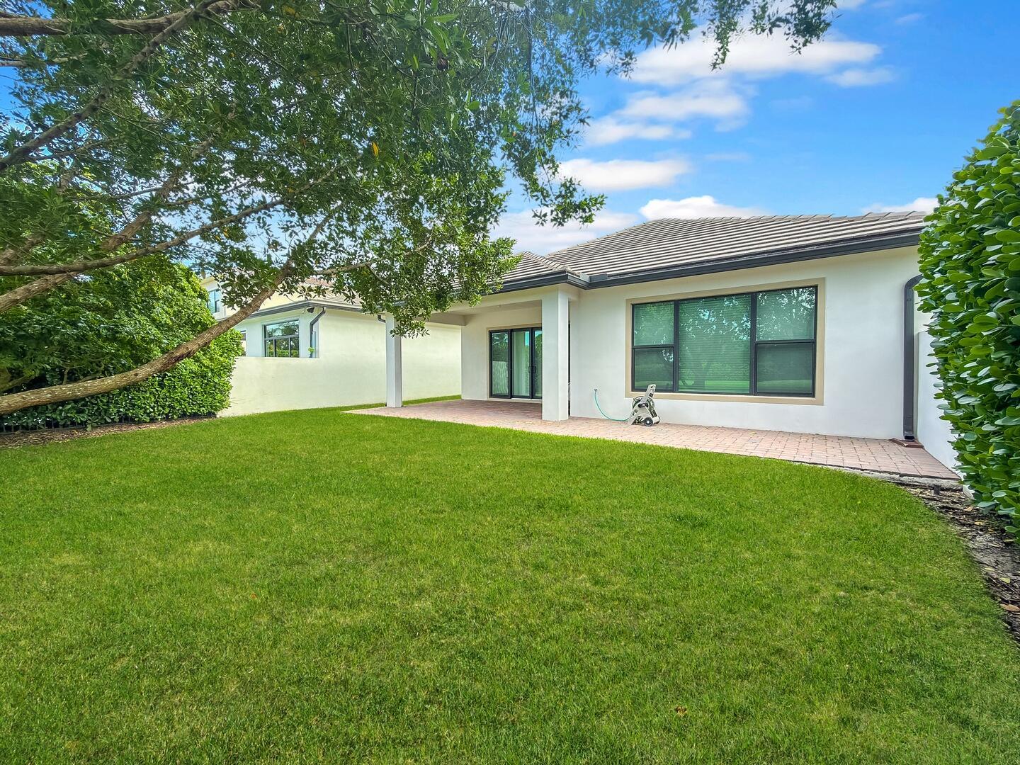 8259 Grand Prix Lane