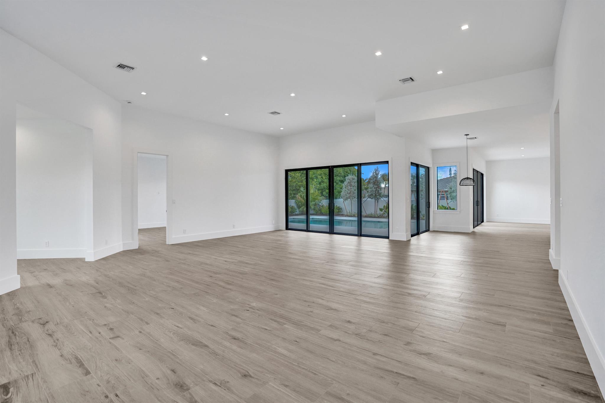 4451 NE 27th Terrace