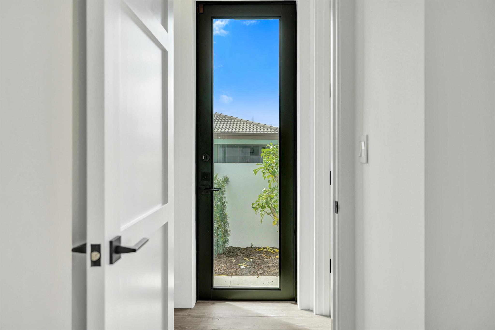 4451 NE 27th Terrace