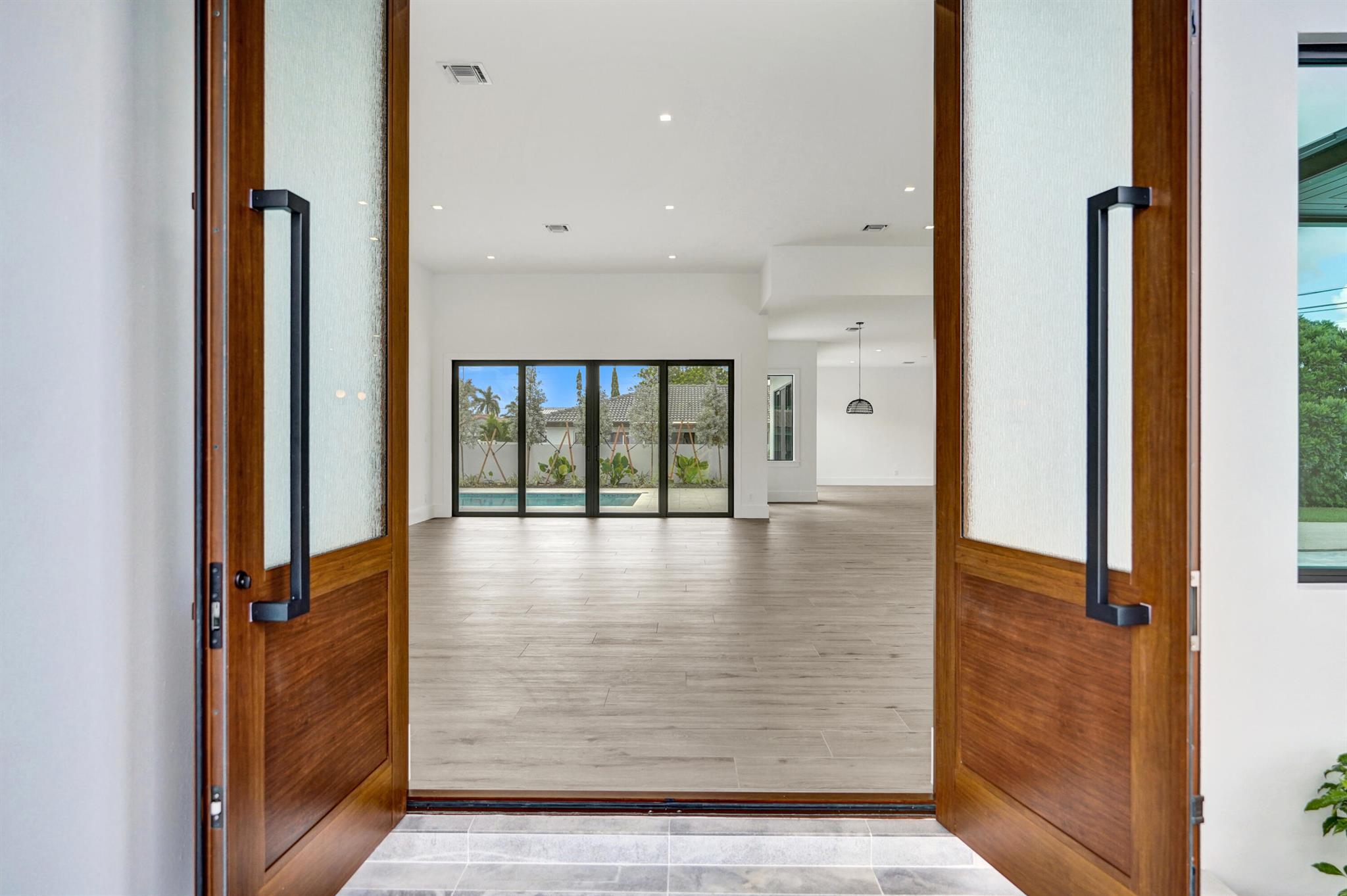 4451 NE 27th Terrace